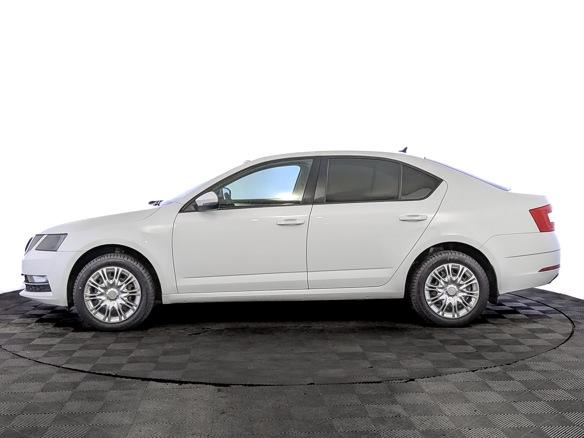 SKODA Octavia 1.60 (110 л.с), автомат, 2019, пробег 107 431 км