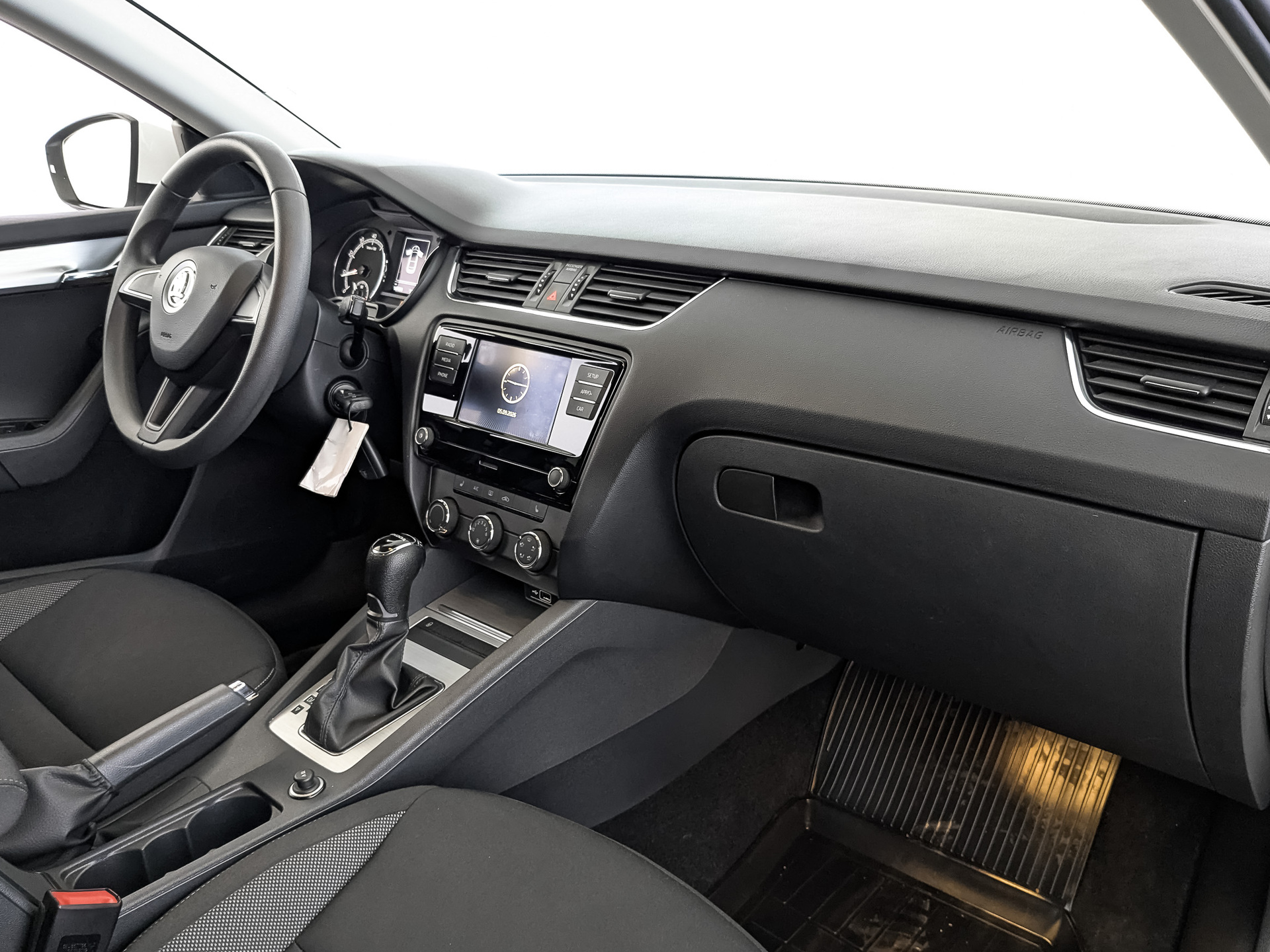 SKODA Octavia 1.60 (110 л.с), автомат, 2019, пробег 107 431 км