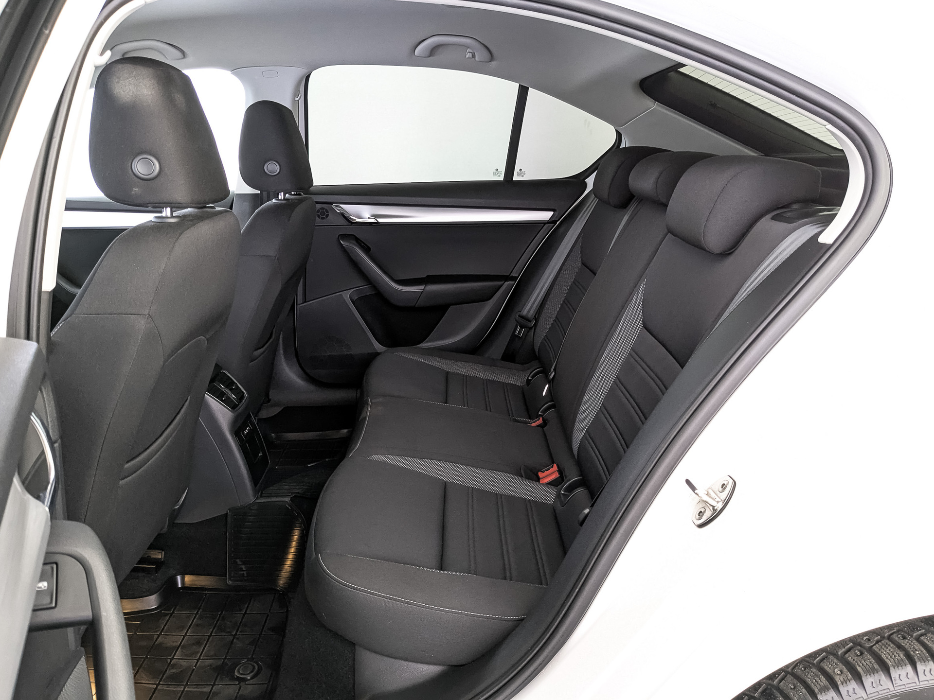 SKODA Octavia 1.60 (110 л.с), автомат, 2019, пробег 107 431 км