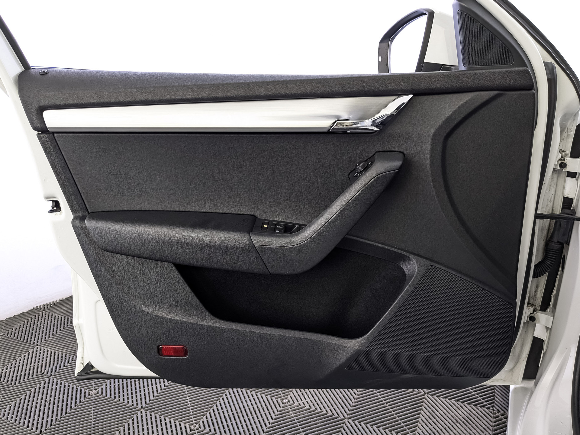 SKODA Octavia 1.60 (110 л.с), автомат, 2019, пробег 107 431 км