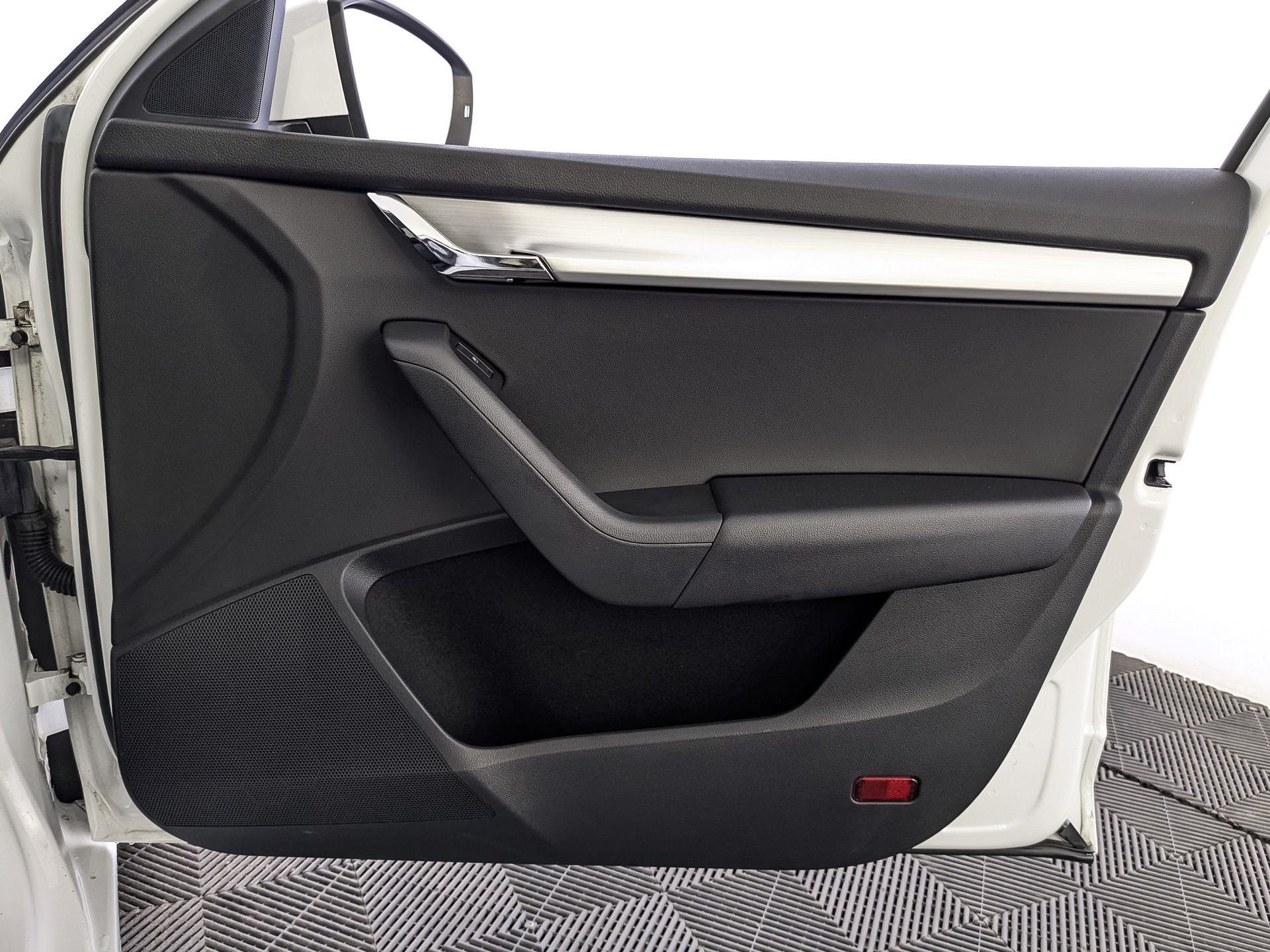 SKODA Octavia 1.60 (110 л.с), автомат, 2019, пробег 107 431 км