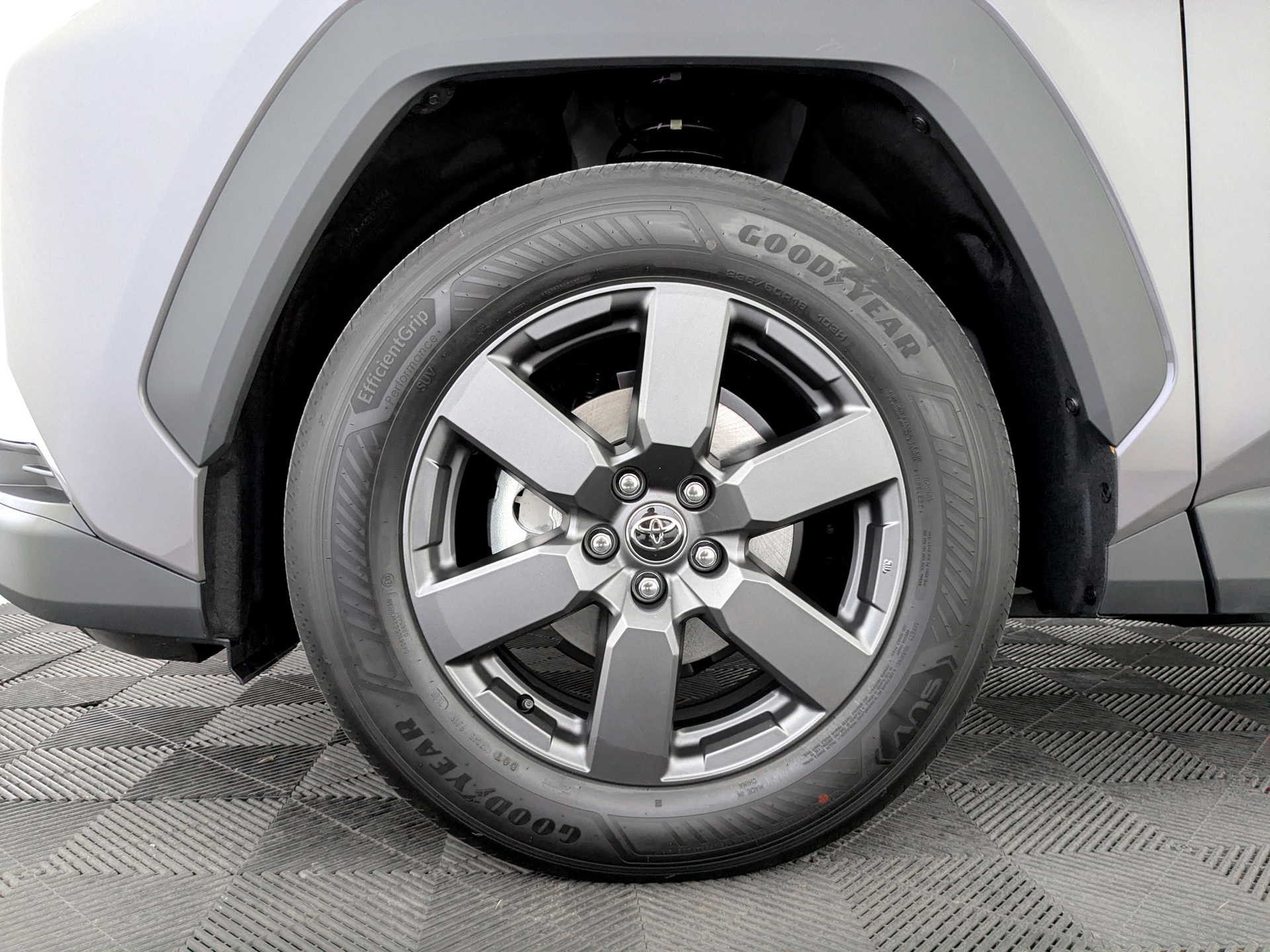 Фото Toyota RAV4 Luxury 2.0L/171 CVT AWD 