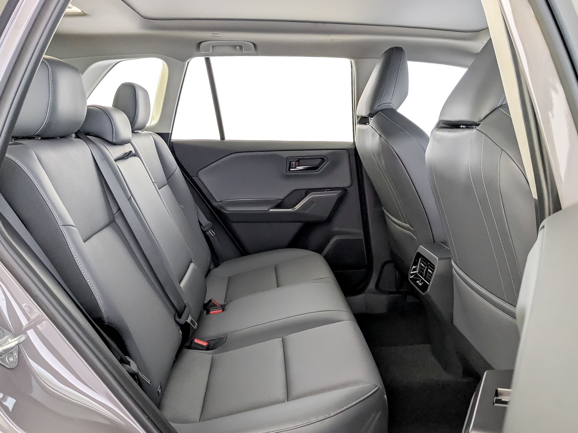 Фото Toyota RAV4 Luxury 2.0L/171 CVT AWD 