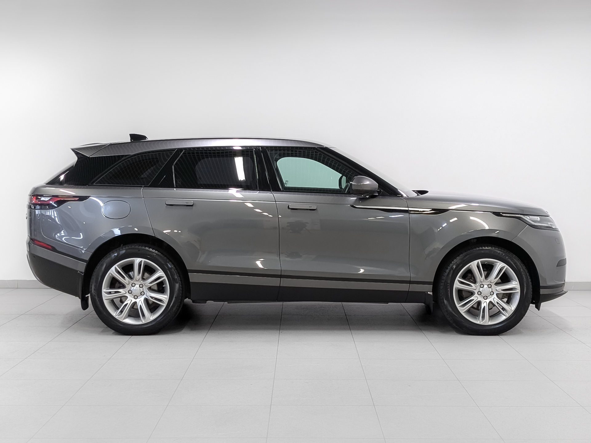 LAND ROVER Range Rover Velar 2.00 (179 л.с), автомат, 2017, пробег 81 600 км