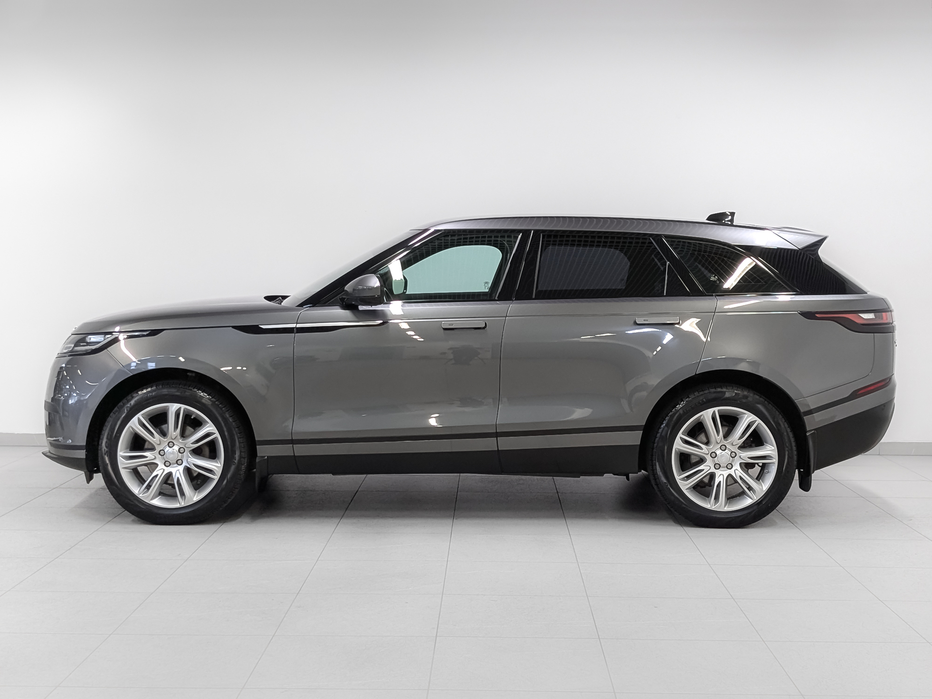 LAND ROVER Range Rover Velar 2.00 (179 л.с), автомат, 2017, пробег 81 600 км