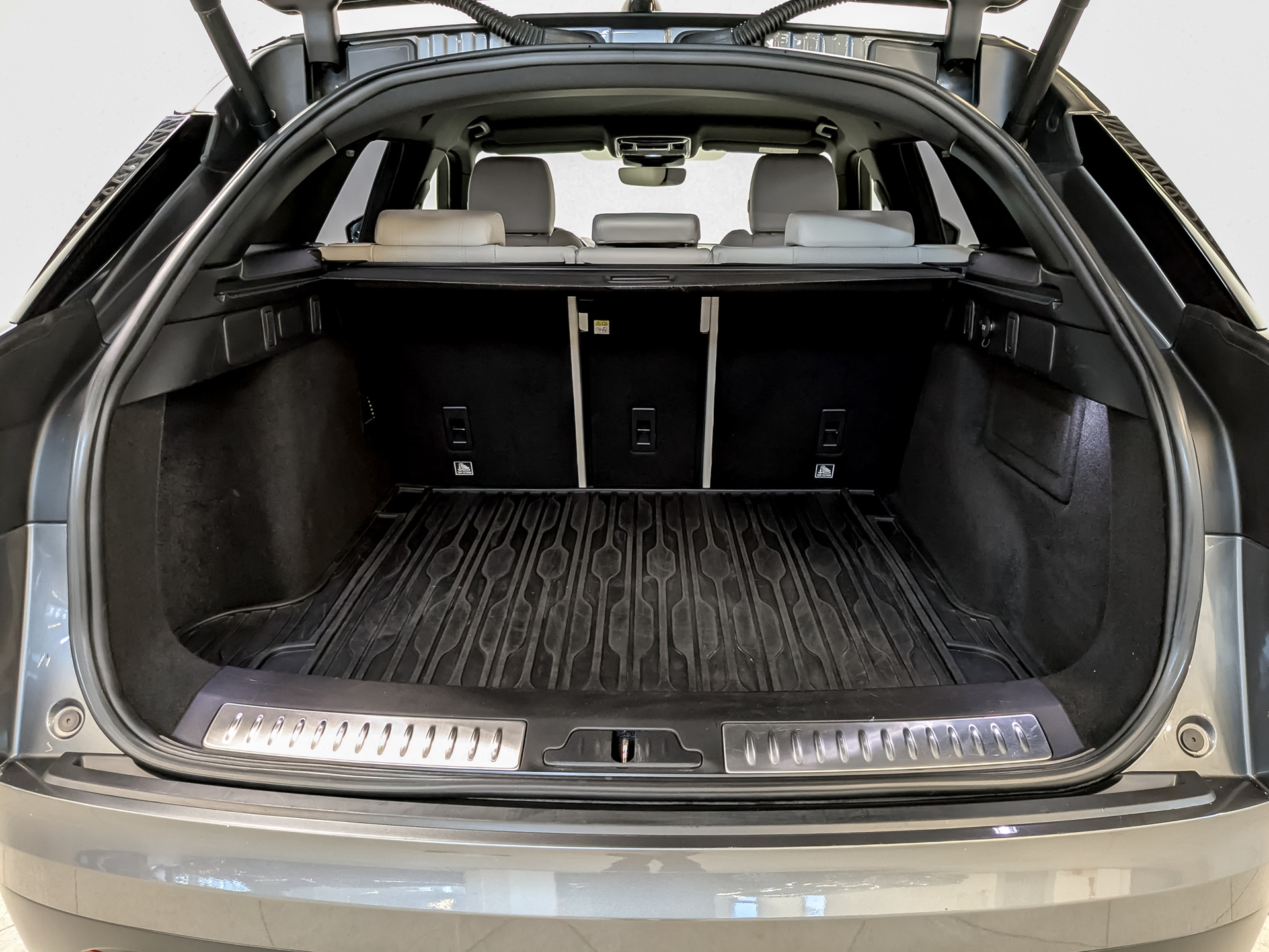 LAND ROVER Range Rover Velar 2.00 (179 л.с), автомат, 2017, пробег 81 600 км