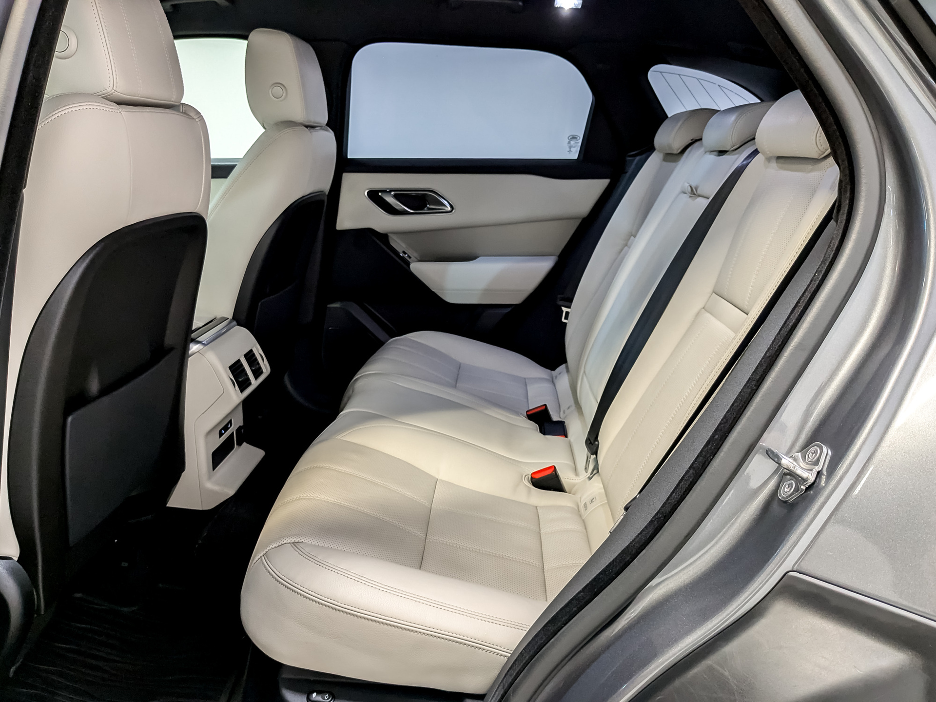 LAND ROVER Range Rover Velar 2.00 (179 л.с), автомат, 2017, пробег 81 600 км