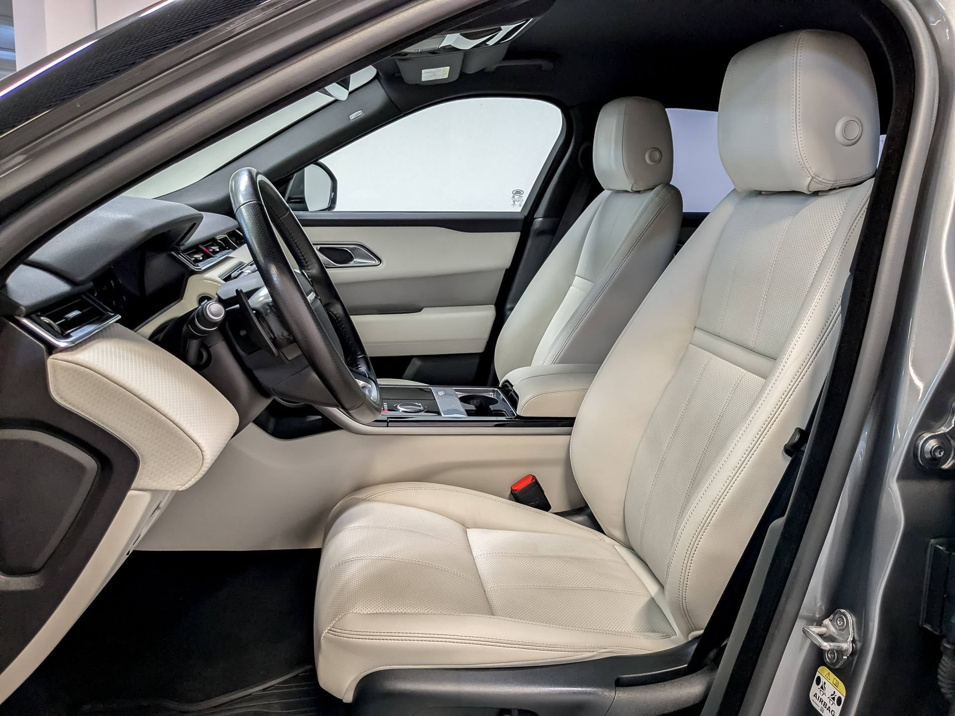 LAND ROVER Range Rover Velar 2.00 (179 л.с), автомат, 2017, пробег 81 600 км