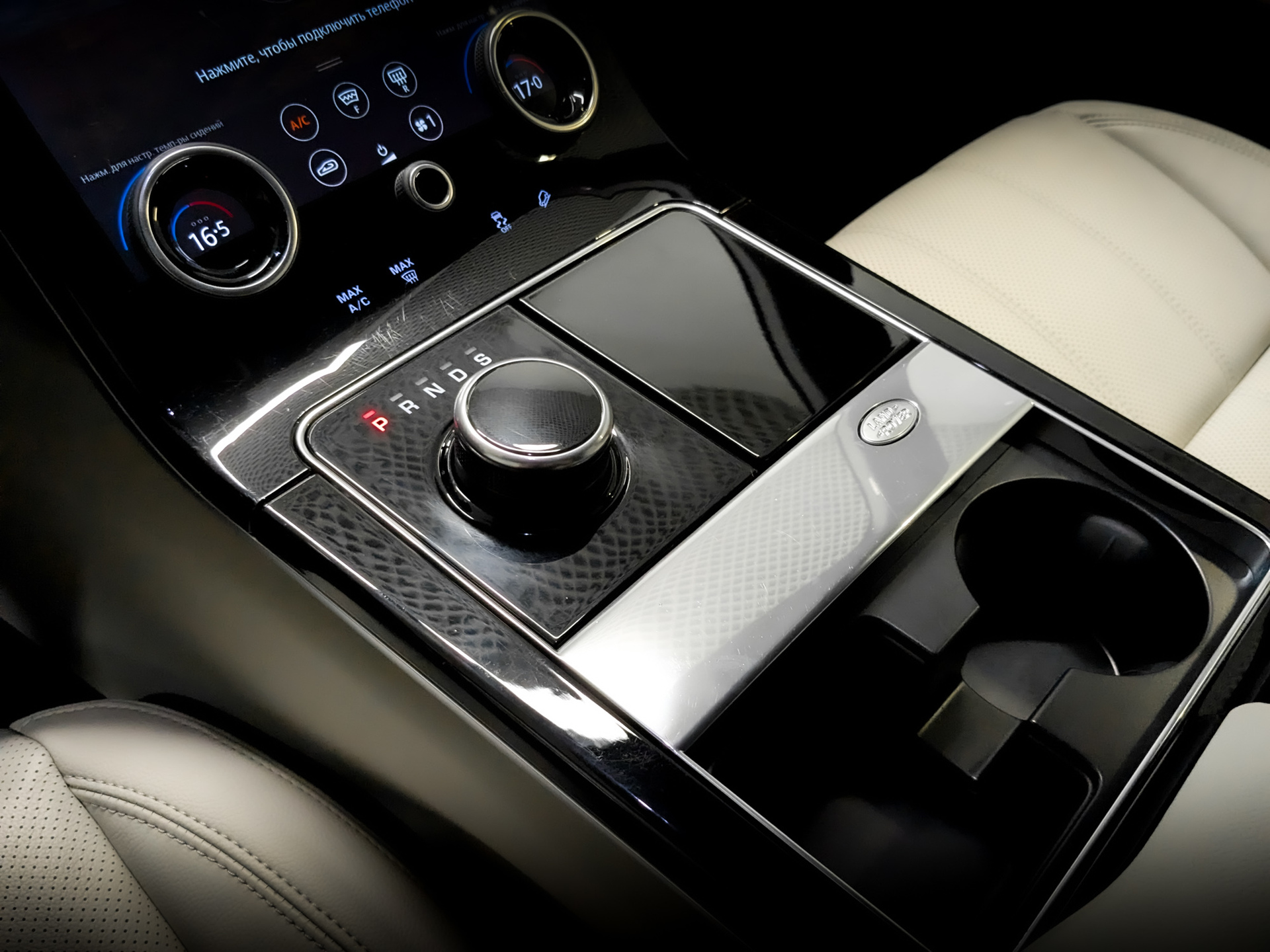 LAND ROVER Range Rover Velar 2.00 (179 л.с), автомат, 2017, пробег 81 600 км