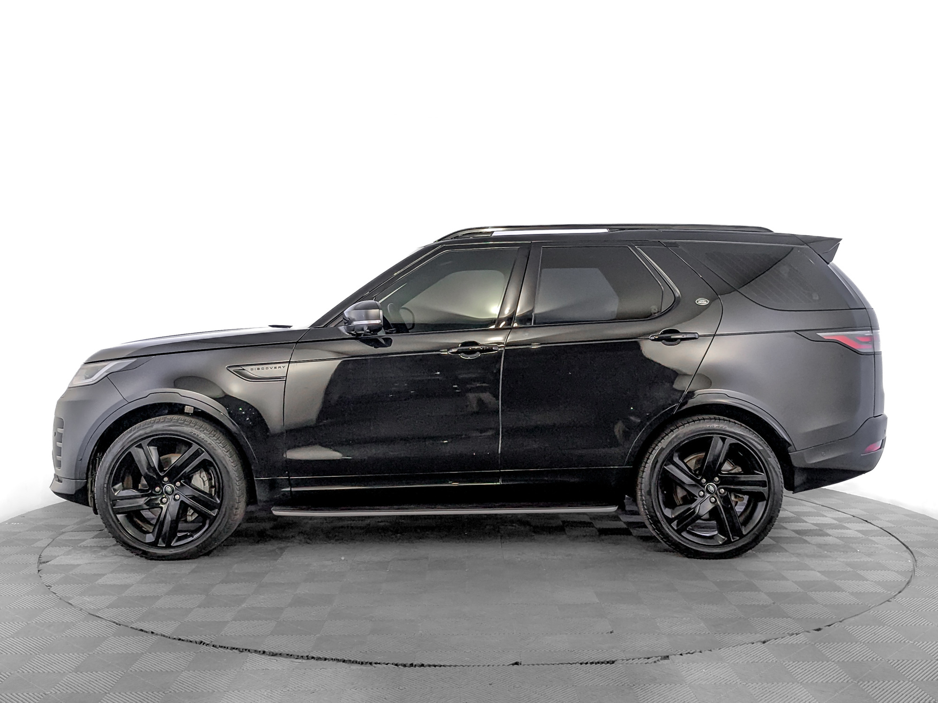 LAND ROVER Discovery 3.00 (300 л.с), автомат, 2024, пробег 64 000 км