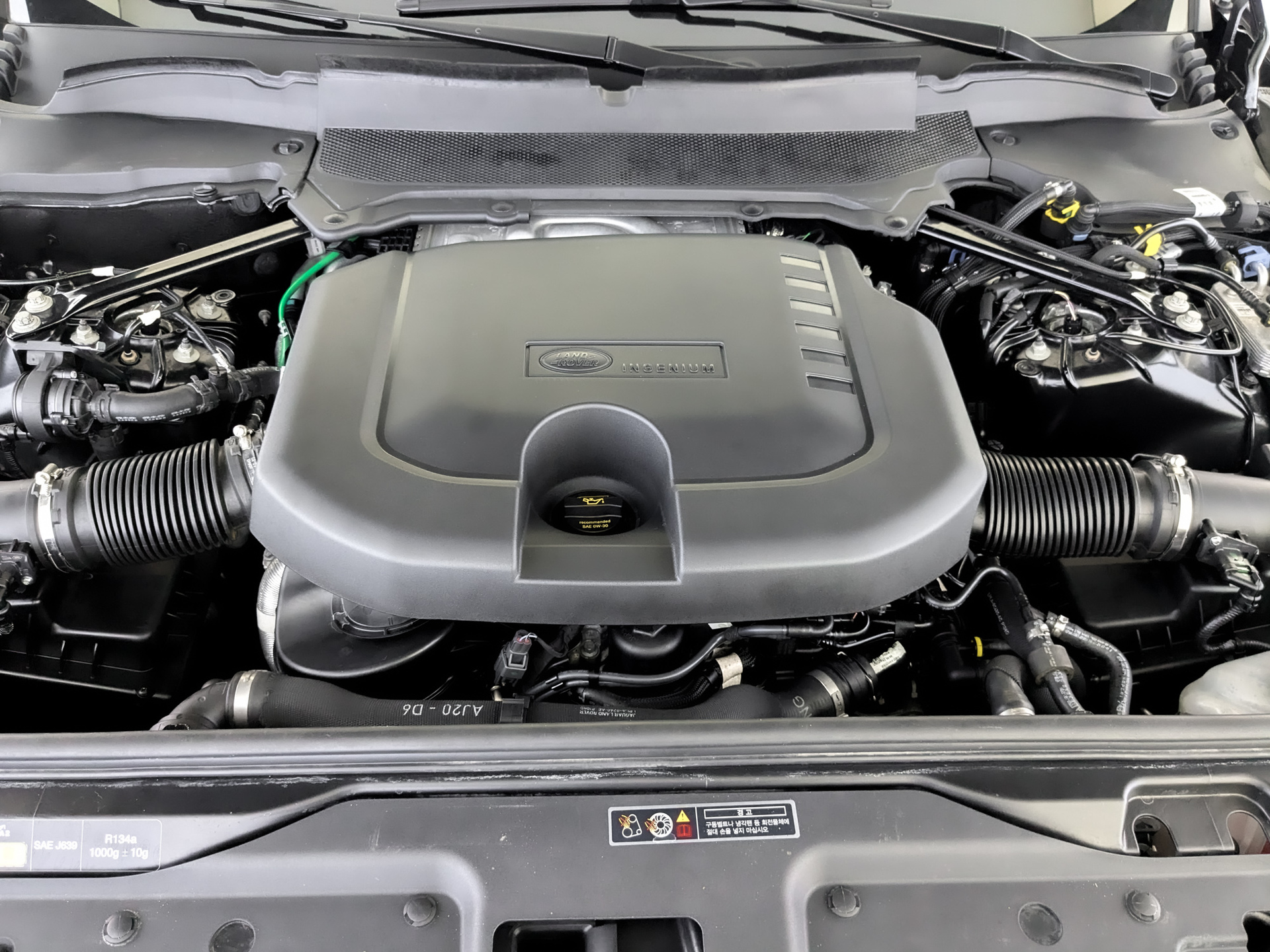 LAND ROVER Discovery 3.00 (300 л.с), автомат, 2024, пробег 64 000 км