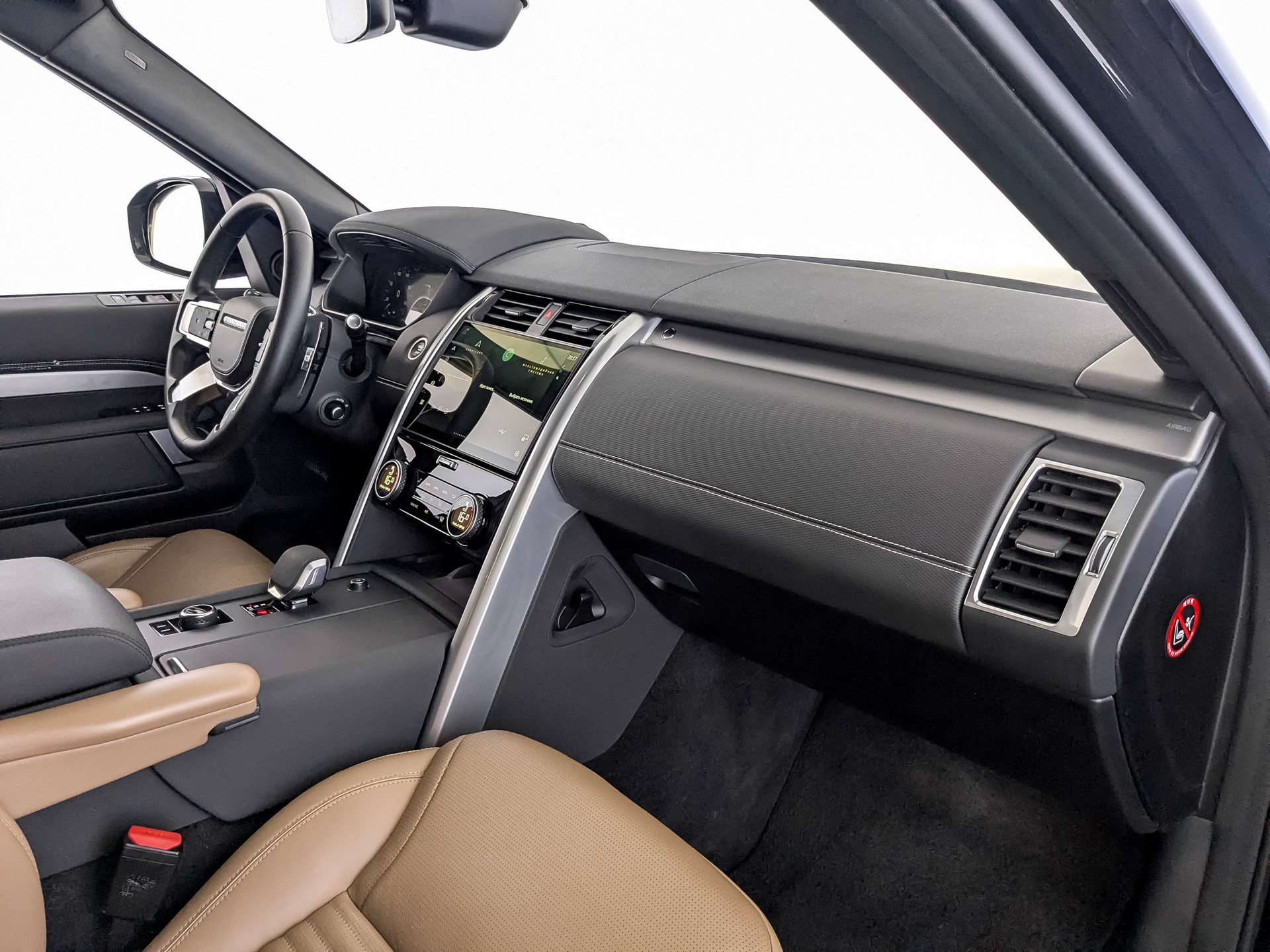 LAND ROVER Discovery 3.00 (300 л.с), автомат, 2024, пробег 64 000 км