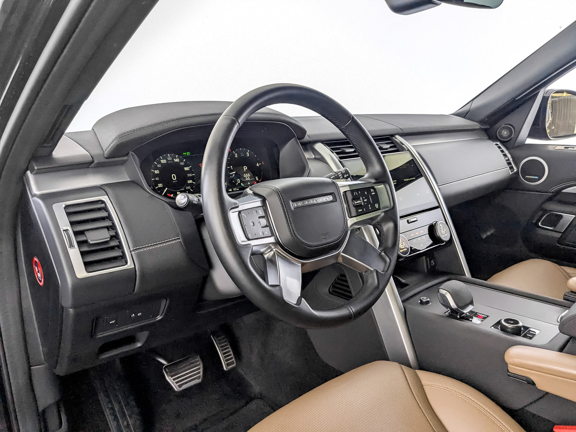 LAND ROVER Discovery 3.00 (300 л.с), автомат, 2024, пробег 64 000 км