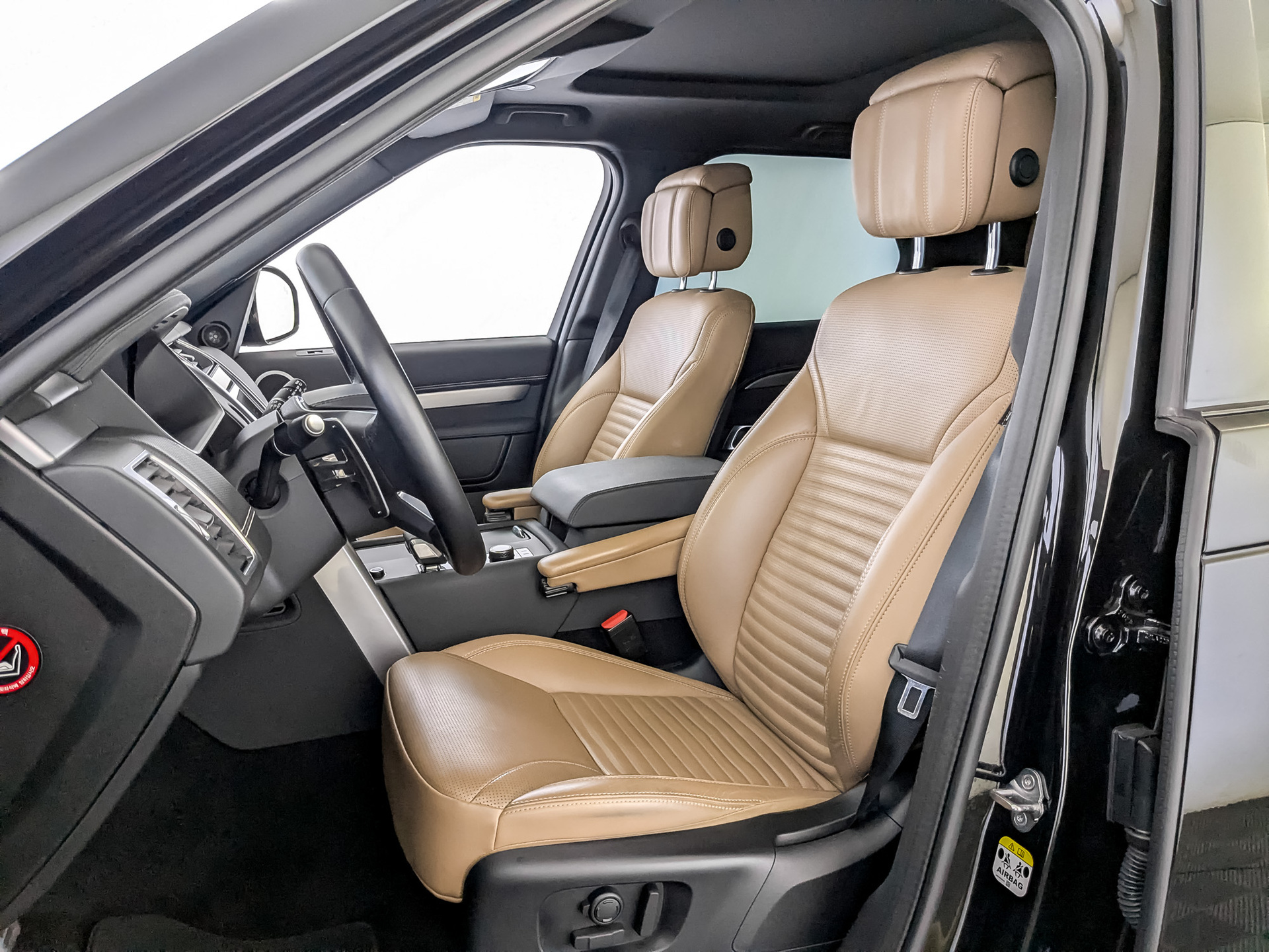 LAND ROVER Discovery 3.00 (300 л.с), автомат, 2024, пробег 64 000 км