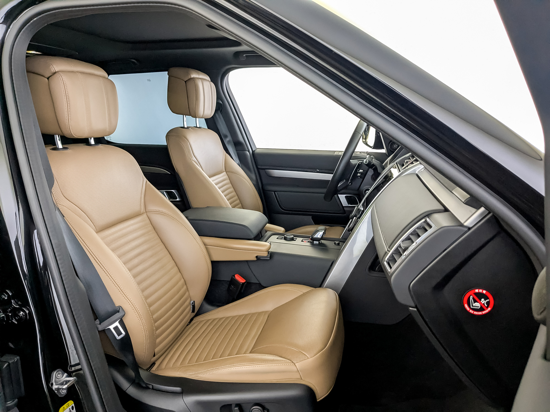 LAND ROVER Discovery 3.00 (300 л.с), автомат, 2024, пробег 64 000 км