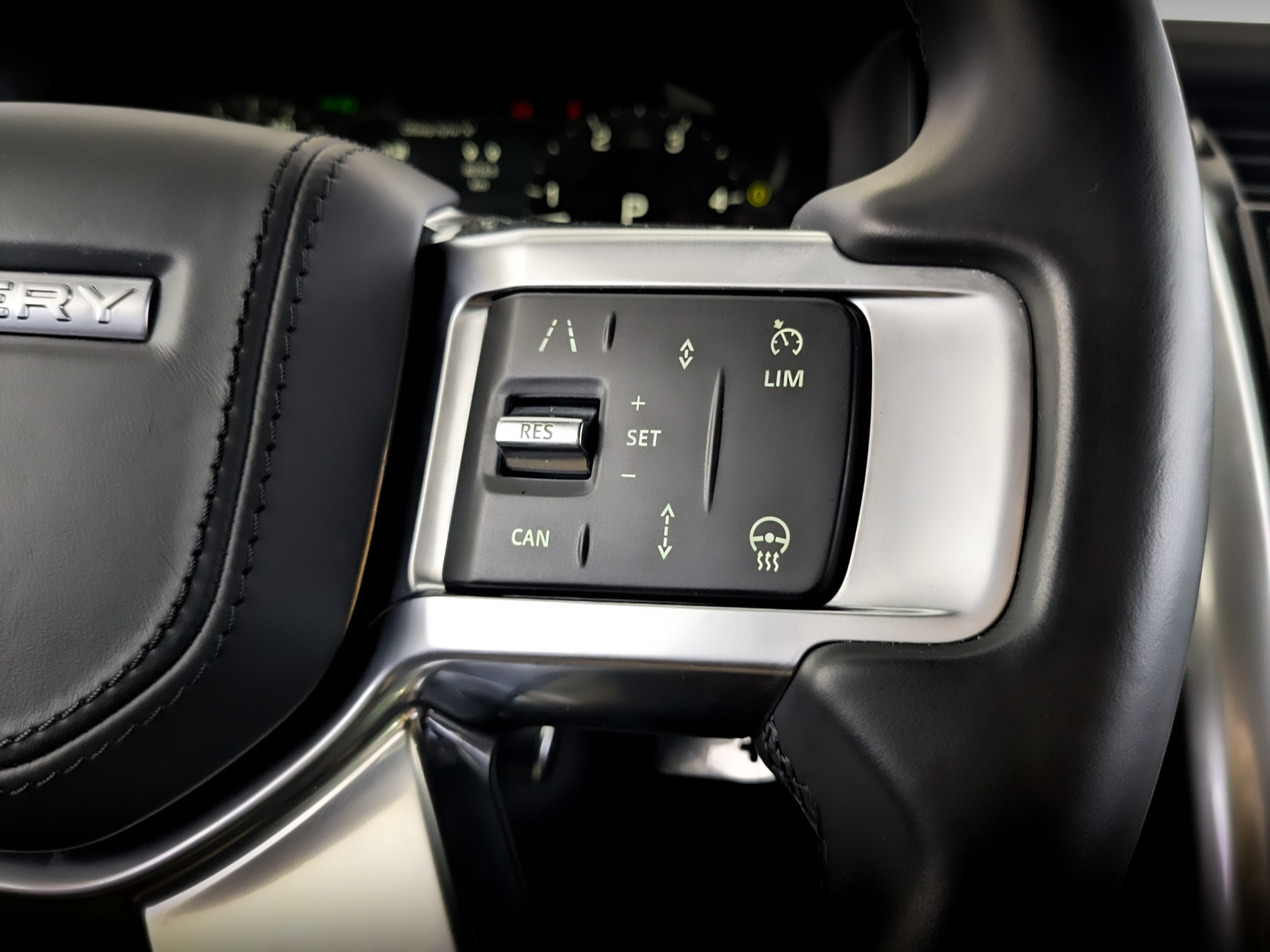 LAND ROVER Discovery 3.00 (300 л.с), автомат, 2024, пробег 64 000 км