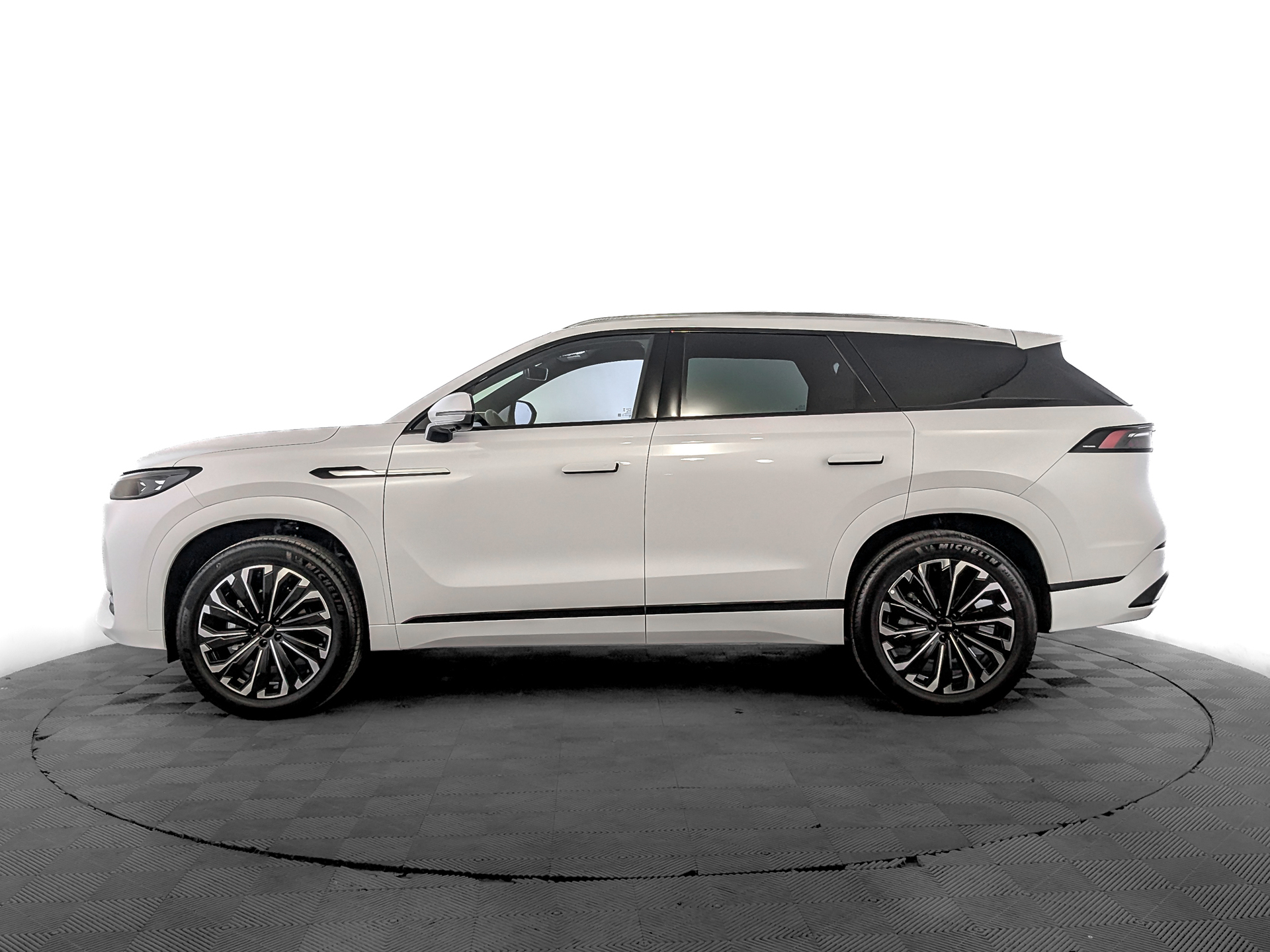 Фото JAECOO J8 Престиж 2.0T/249 7RT 4WD