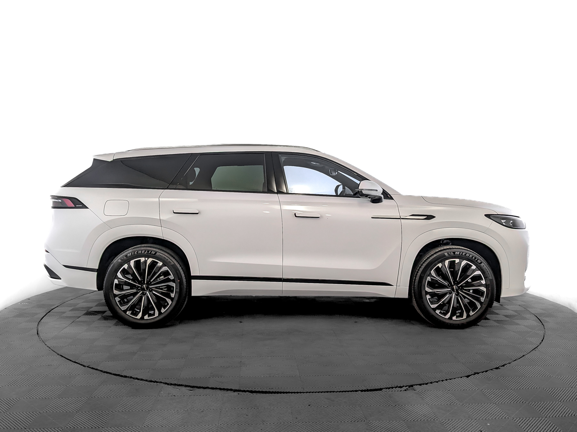 Фото JAECOO J8 Престиж 2.0T/249 7RT 4WD