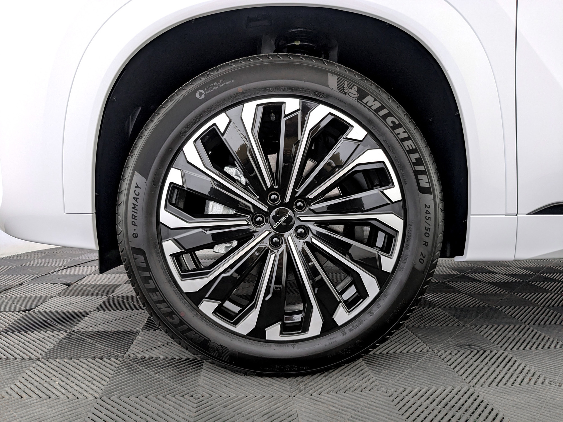 Фото JAECOO J8 Престиж 2.0T/249 7RT 4WD