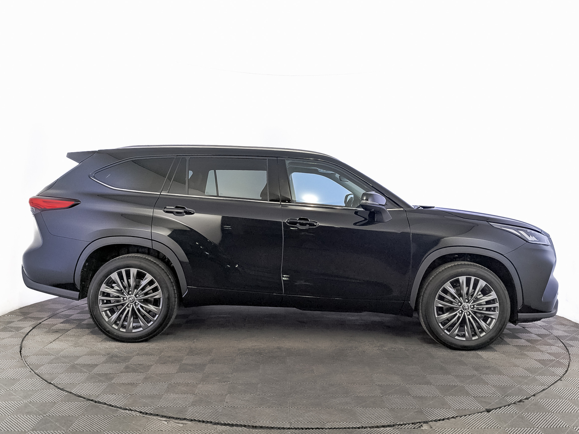 Фото Toyota Highlander Supreme 7 Seats 2.0T/248 4WD