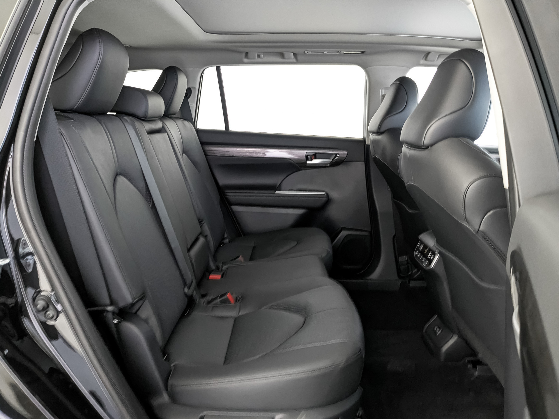 Фото Toyota Highlander Supreme 7 Seats 2.0T/248 4WD