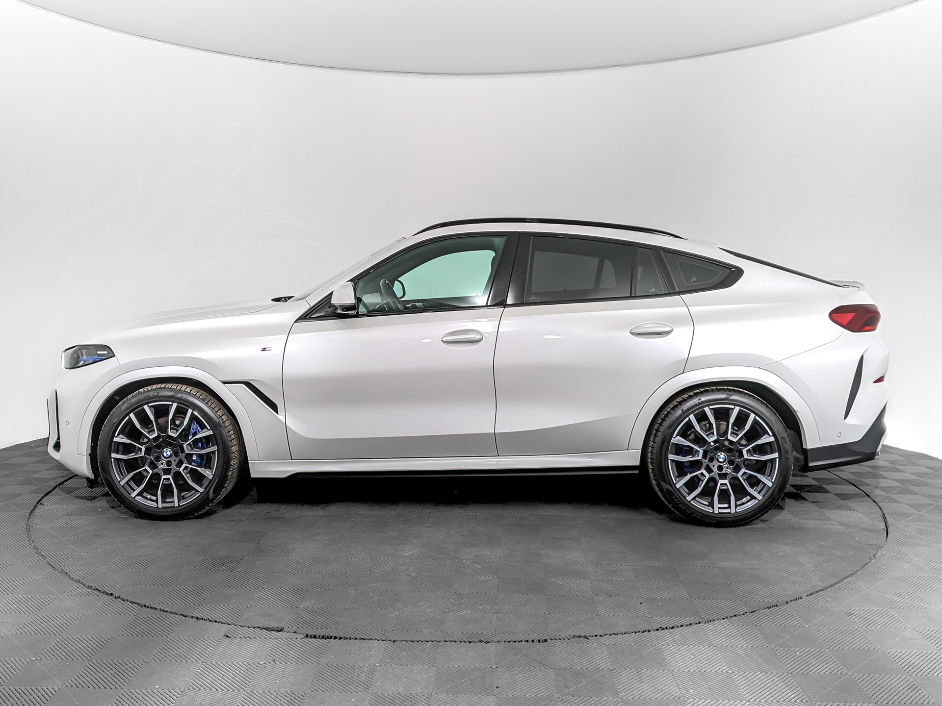 BMW X6 3.00 (381 л.с), автомат, 2024, пробег 17 235 км
