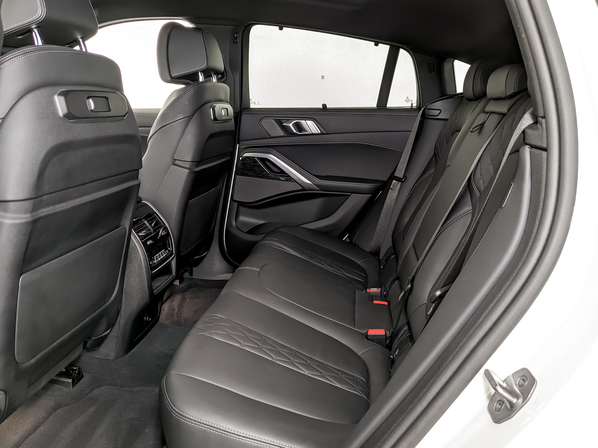 BMW X6 3.00 (381 л.с), автомат, 2024, пробег 17 235 км