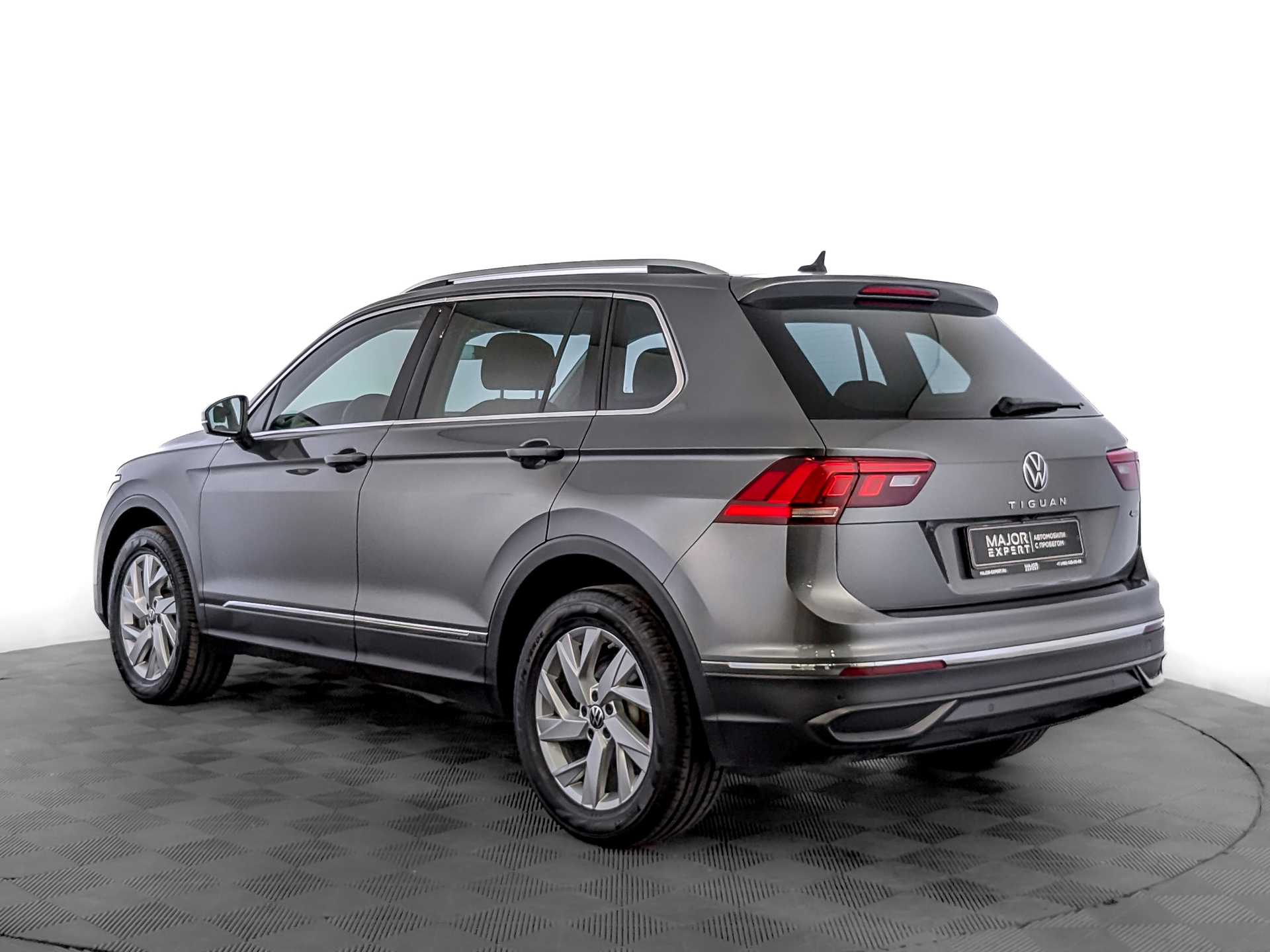 VOLKSWAGEN Tiguan 2.00 (180 л.с), автомат, 2021, пробег 62 212 км