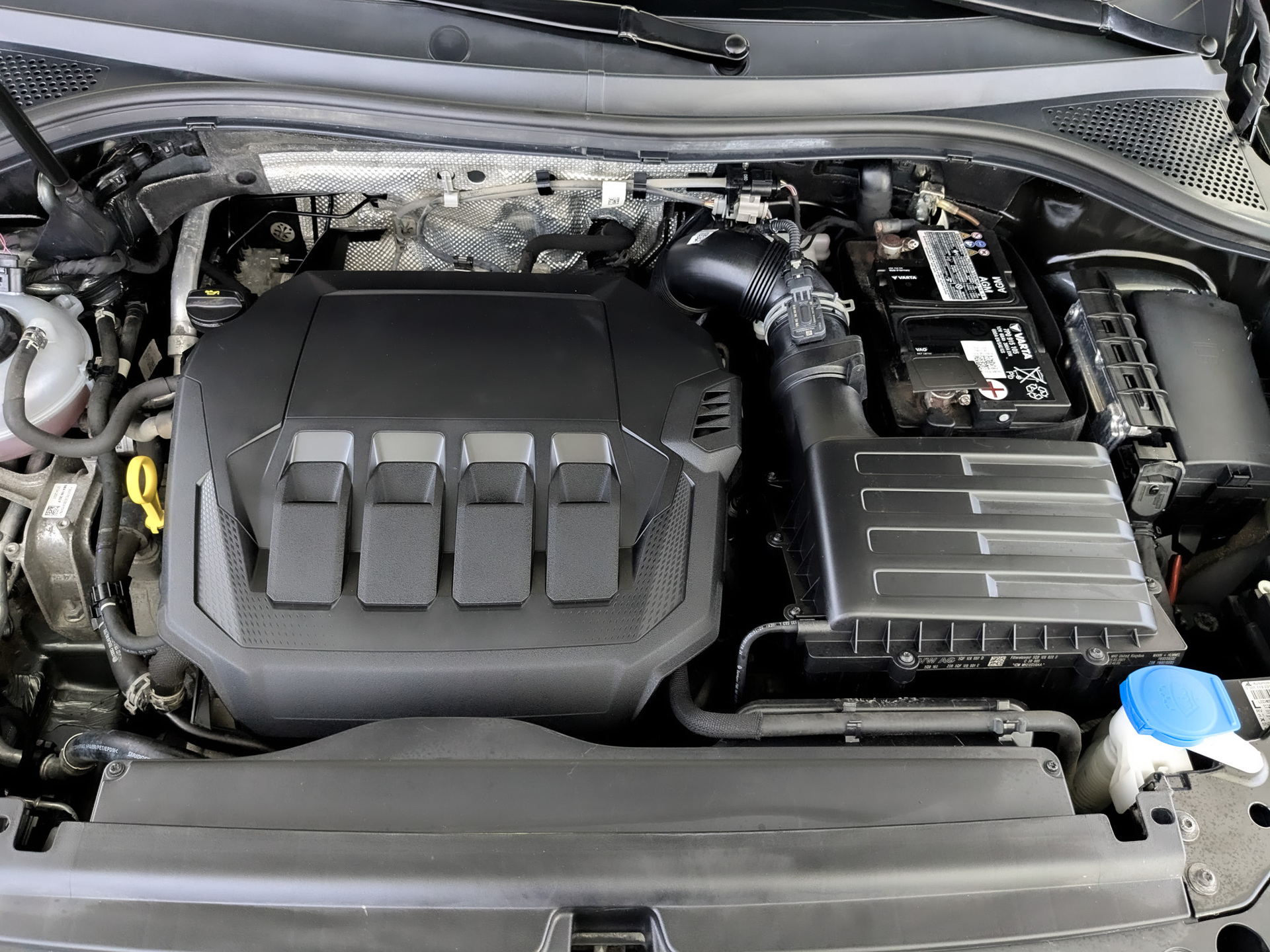VOLKSWAGEN Tiguan 2.00 (180 л.с), автомат, 2021, пробег 62 212 км