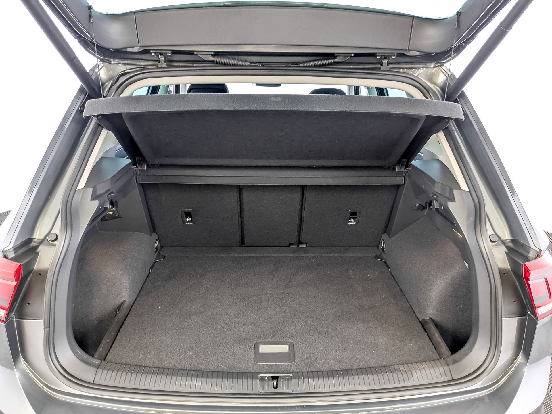 VOLKSWAGEN Tiguan 2.00 (180 л.с), автомат, 2021, пробег 62 212 км