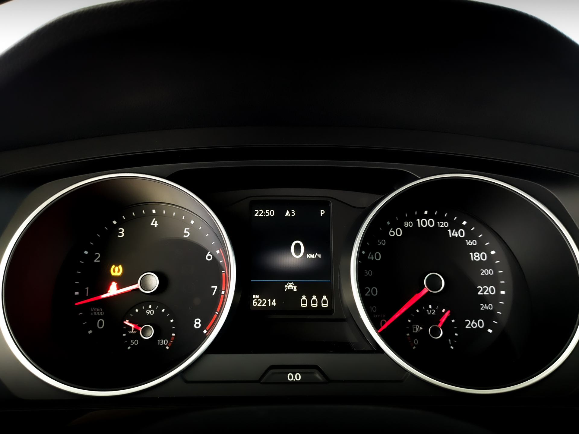 VOLKSWAGEN Tiguan 2.00 (180 л.с), автомат, 2021, пробег 62 212 км