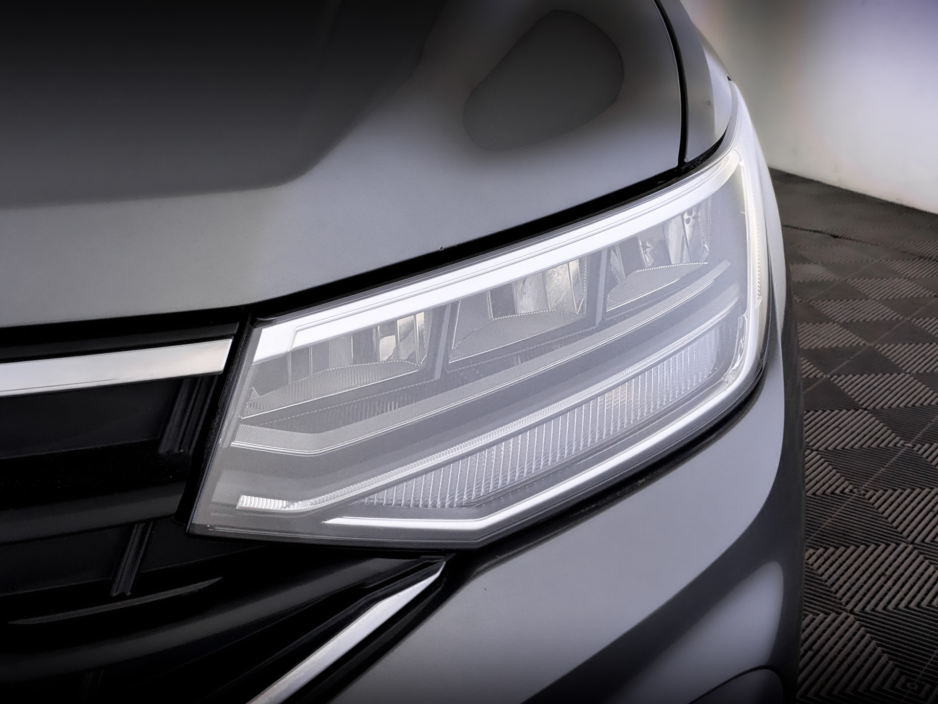 VOLKSWAGEN Tiguan 2.00 (180 л.с), автомат, 2021, пробег 62 212 км