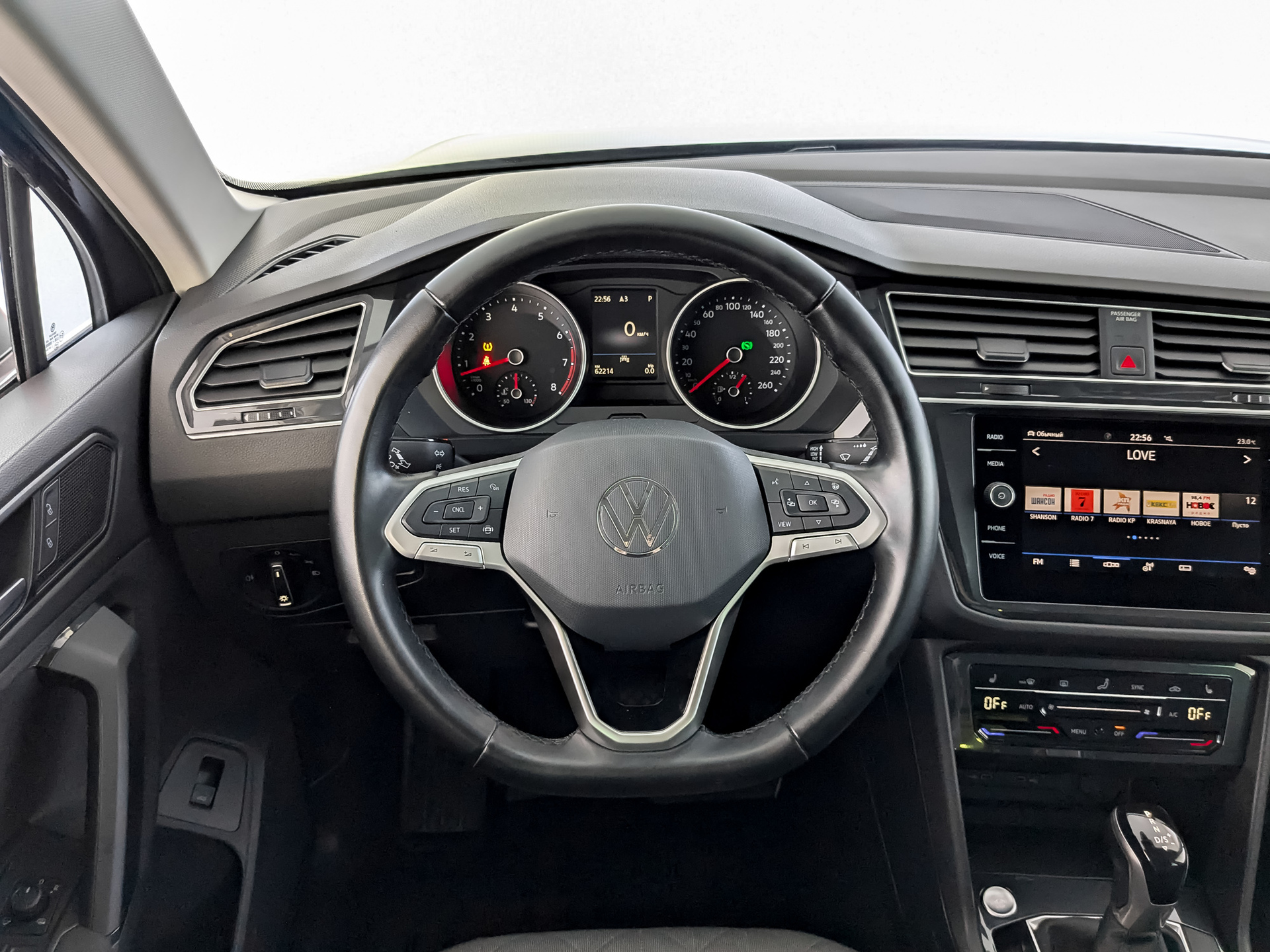 VOLKSWAGEN Tiguan 2.00 (180 л.с), автомат, 2021, пробег 62 212 км