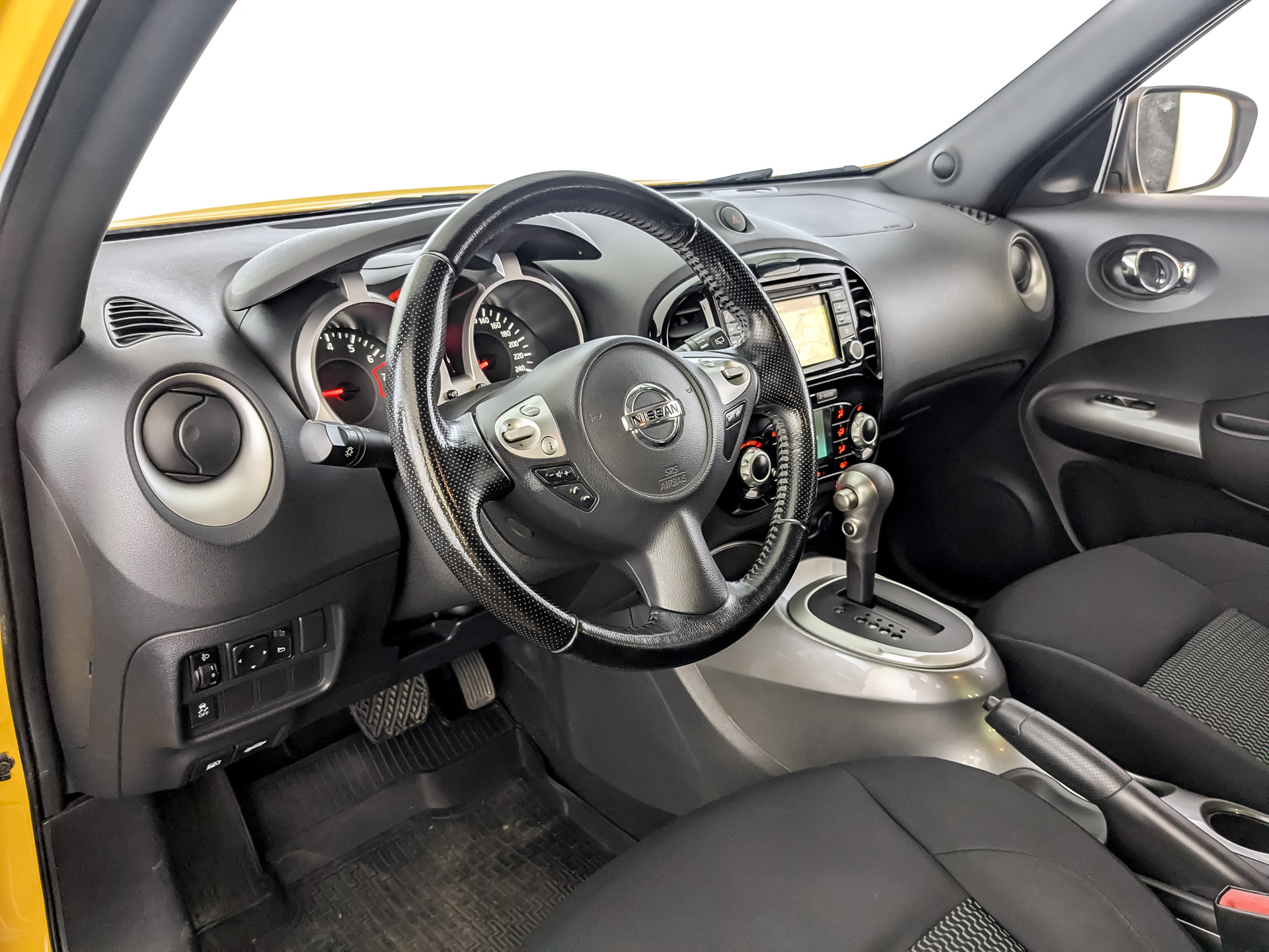 NISSAN Juke 1.60 (117 л.с), автомат, 2017, пробег 106 456 км