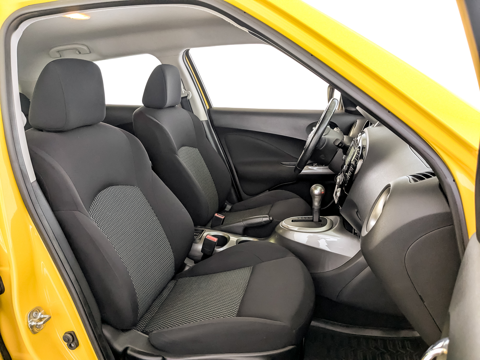 NISSAN Juke 1.60 (117 л.с), автомат, 2017, пробег 106 456 км
