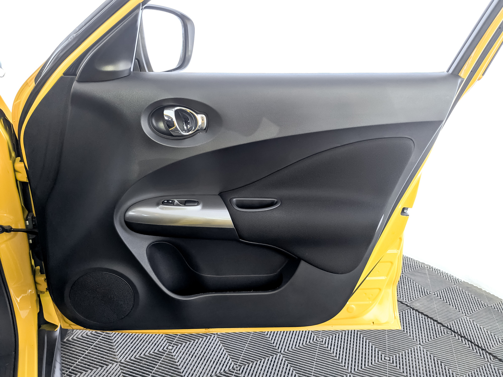 NISSAN Juke 1.60 (117 л.с), автомат, 2017, пробег 106 456 км
