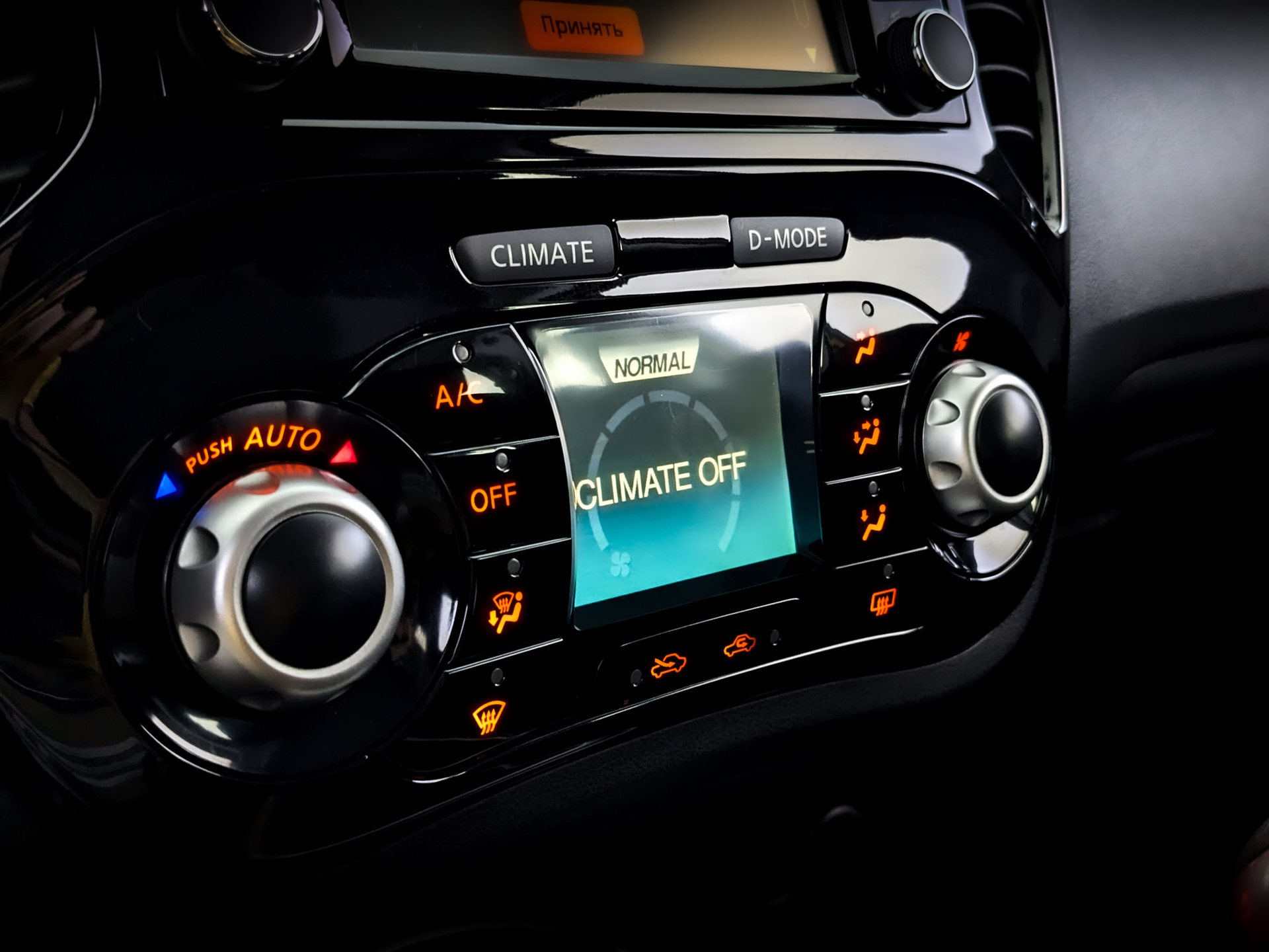NISSAN Juke 1.60 (117 л.с), автомат, 2017, пробег 106 456 км