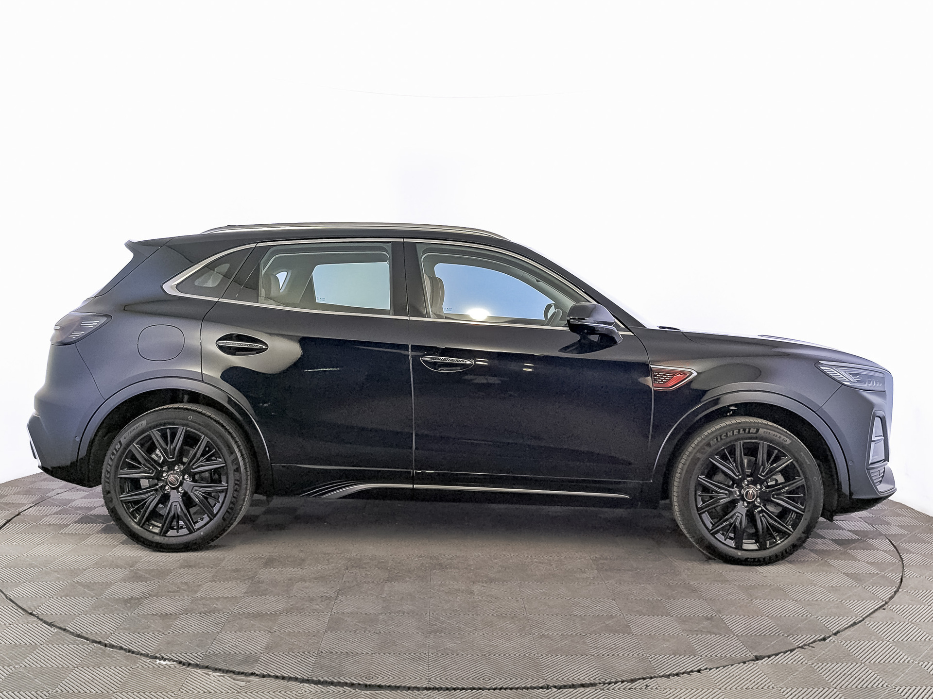Фото Hongqi HS5 FL Deluxe  2.0T/245 8AT 4WD