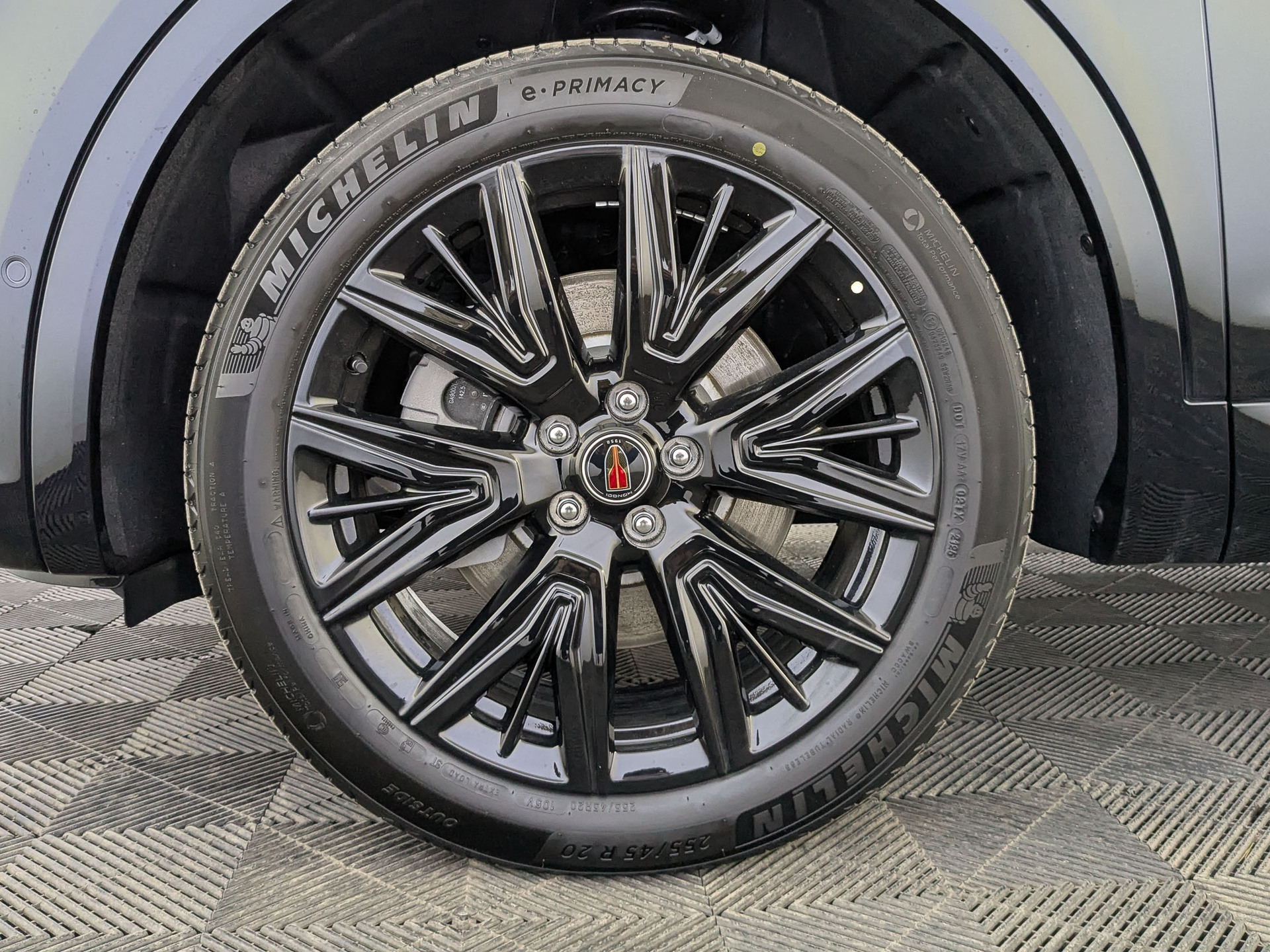 Фото Hongqi HS5 FL Deluxe  2.0T/245 8AT 4WD
