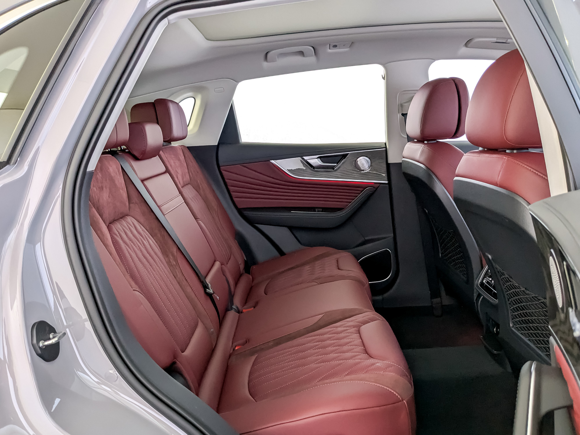 Фото Hongqi HS5 FL Deluxe  2.0T/245 8AT 4WD