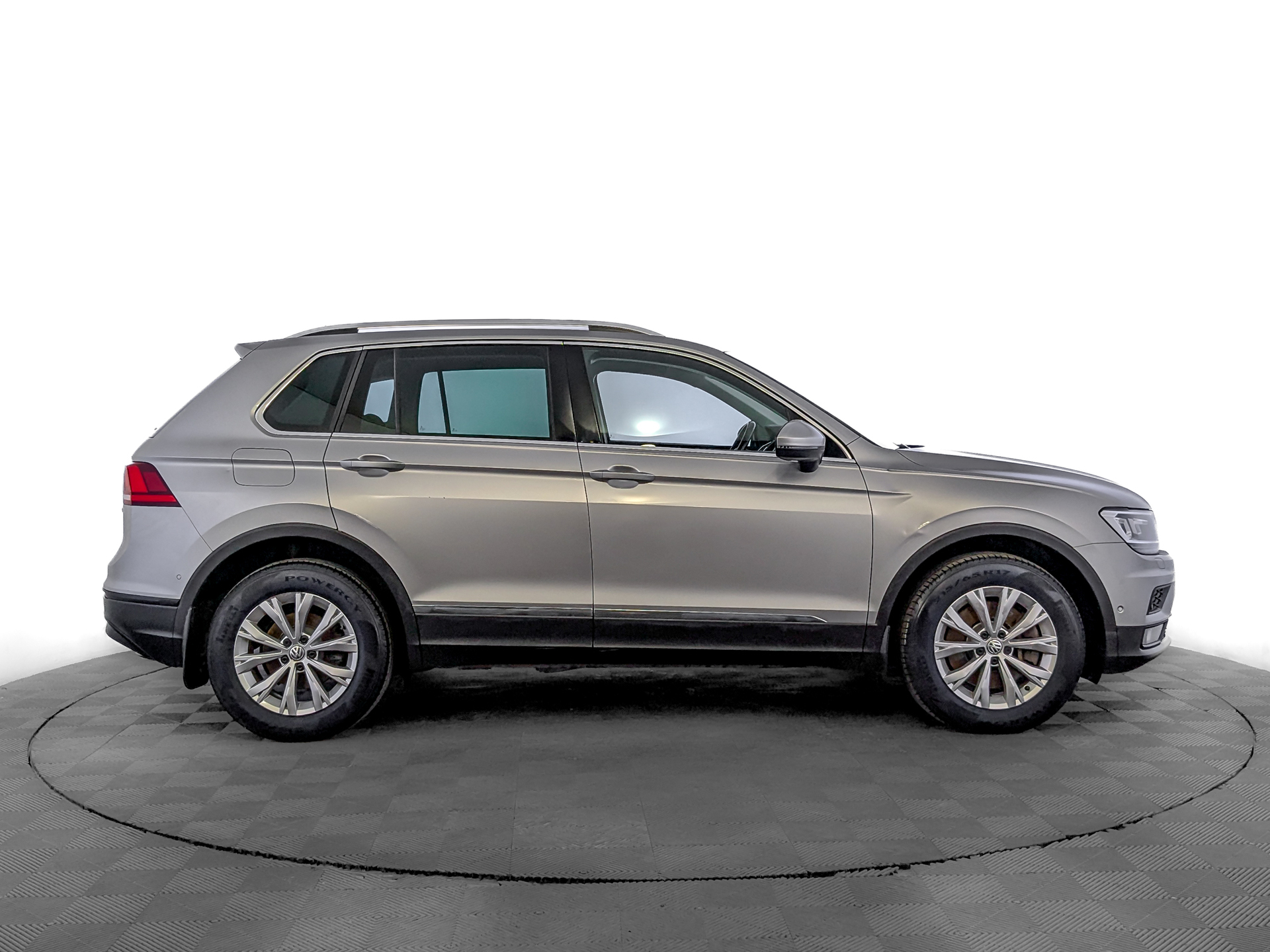 VOLKSWAGEN Tiguan 2.00 (180 л.с), автомат, 2018, пробег 183 054 км