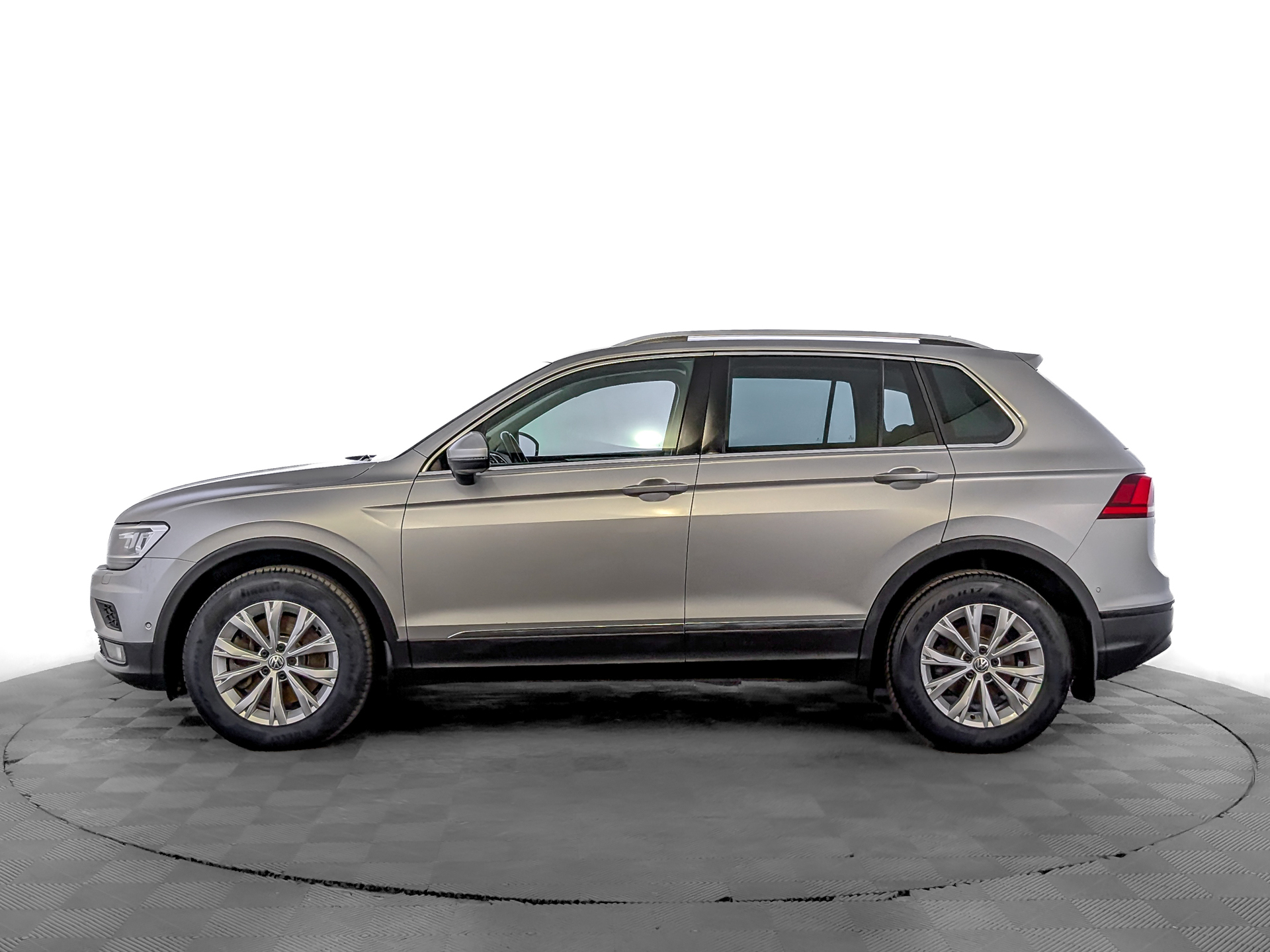 VOLKSWAGEN Tiguan 2.00 (180 л.с), автомат, 2018, пробег 183 054 км