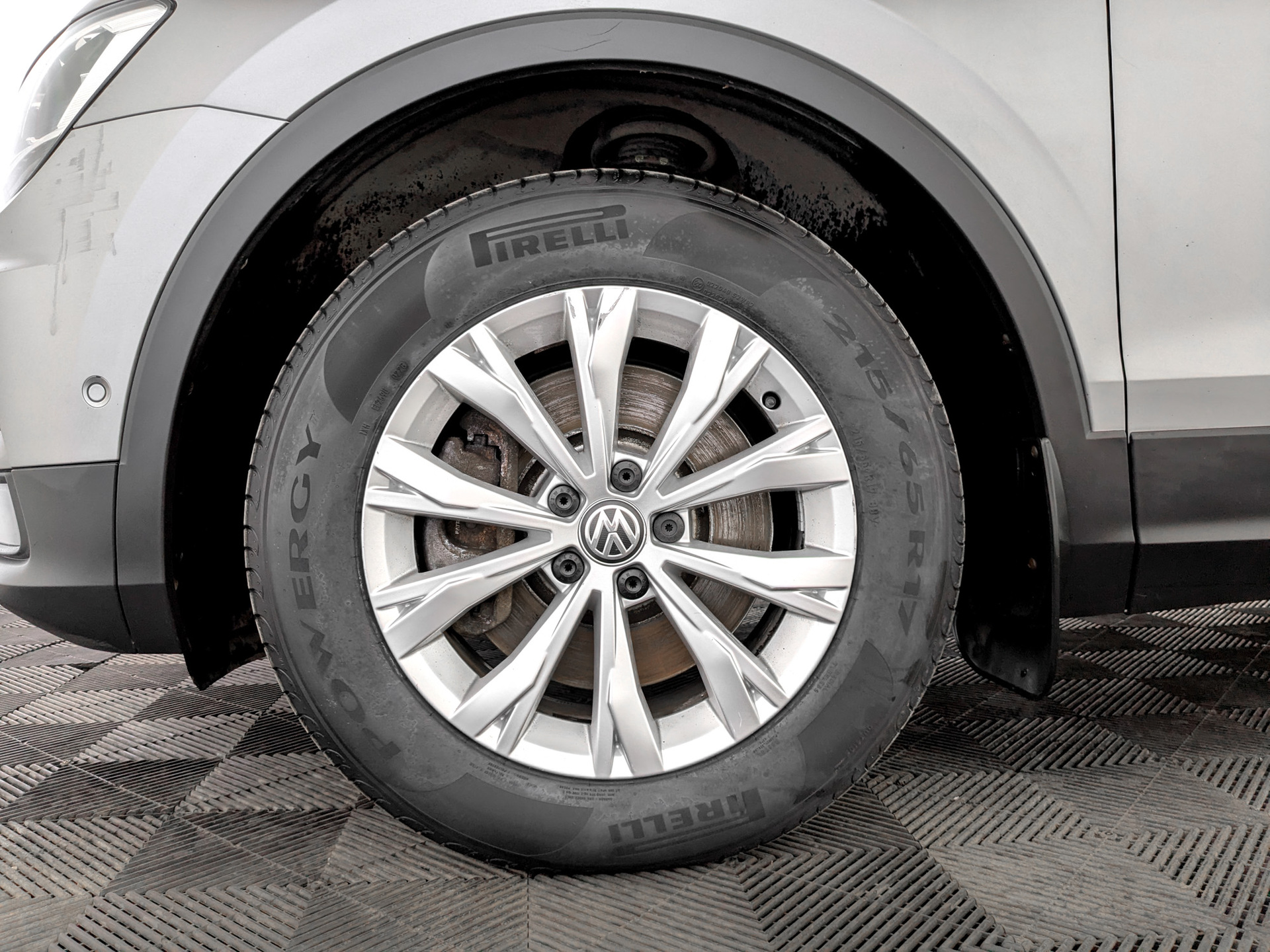 VOLKSWAGEN Tiguan 2.00 (180 л.с), автомат, 2018, пробег 183 054 км