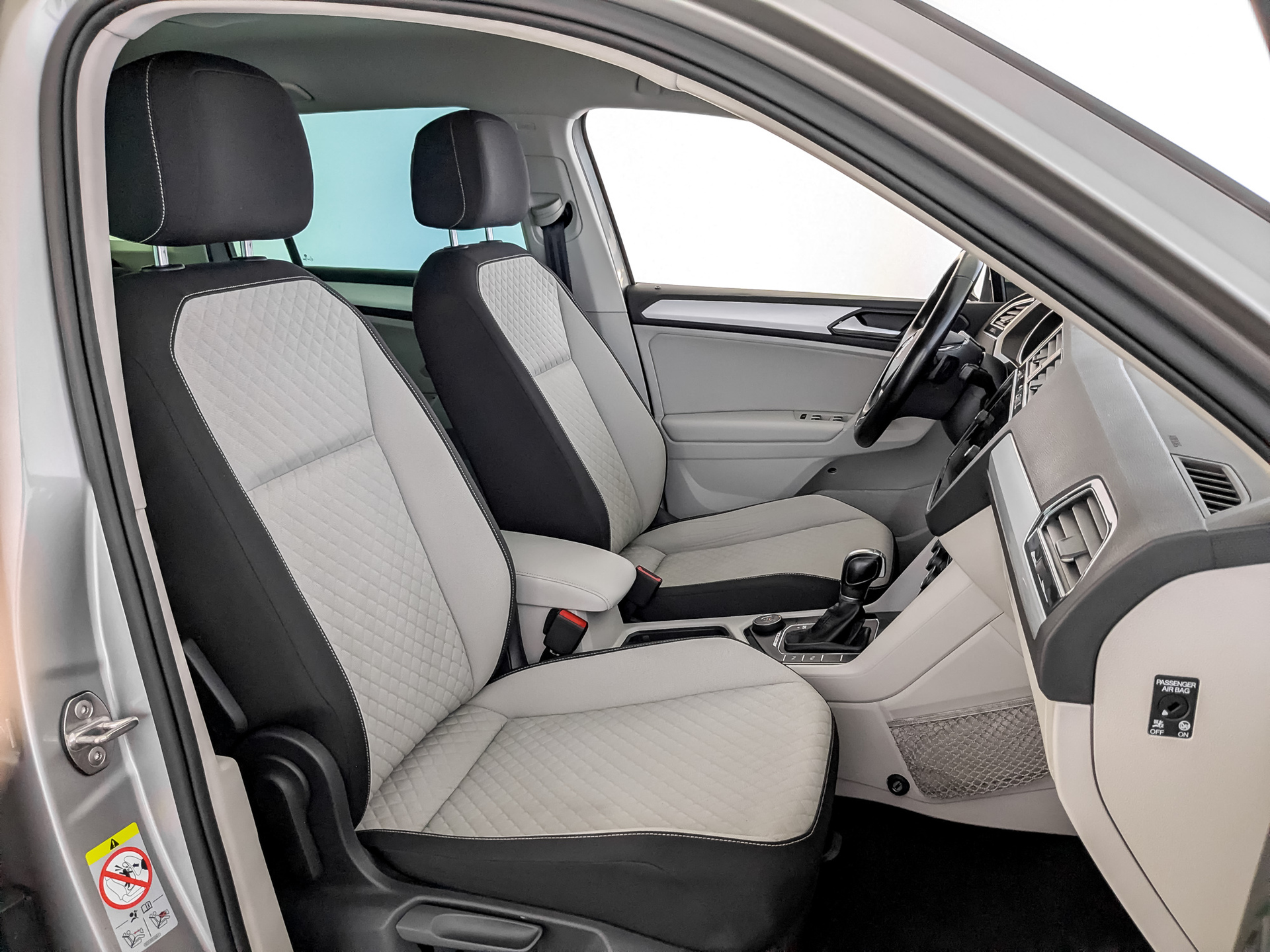 VOLKSWAGEN Tiguan 2.00 (180 л.с), автомат, 2018, пробег 183 054 км