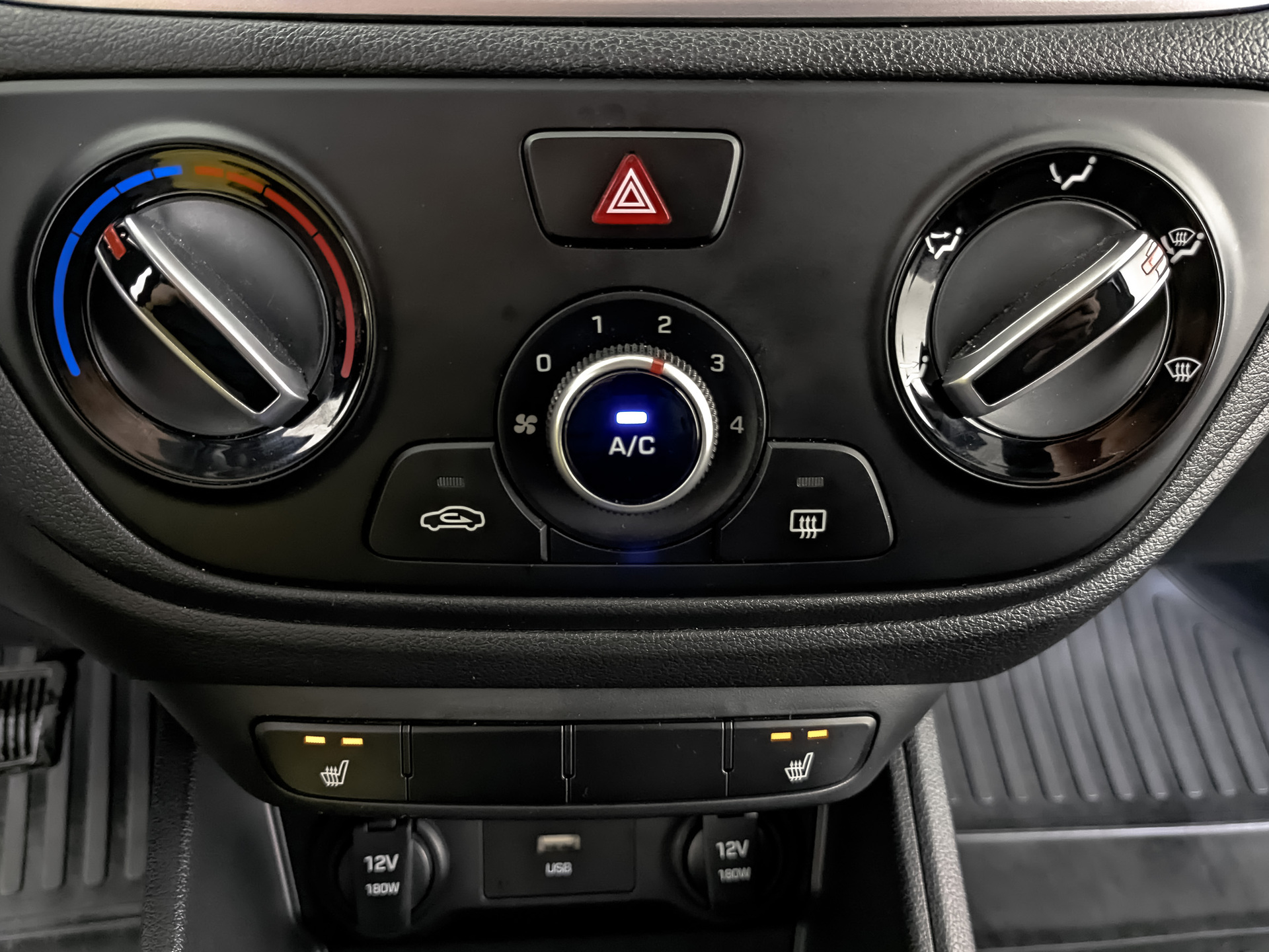 HYUNDAI Solaris 1.60 (123 л.с), автомат, 2021, пробег 64 845 км