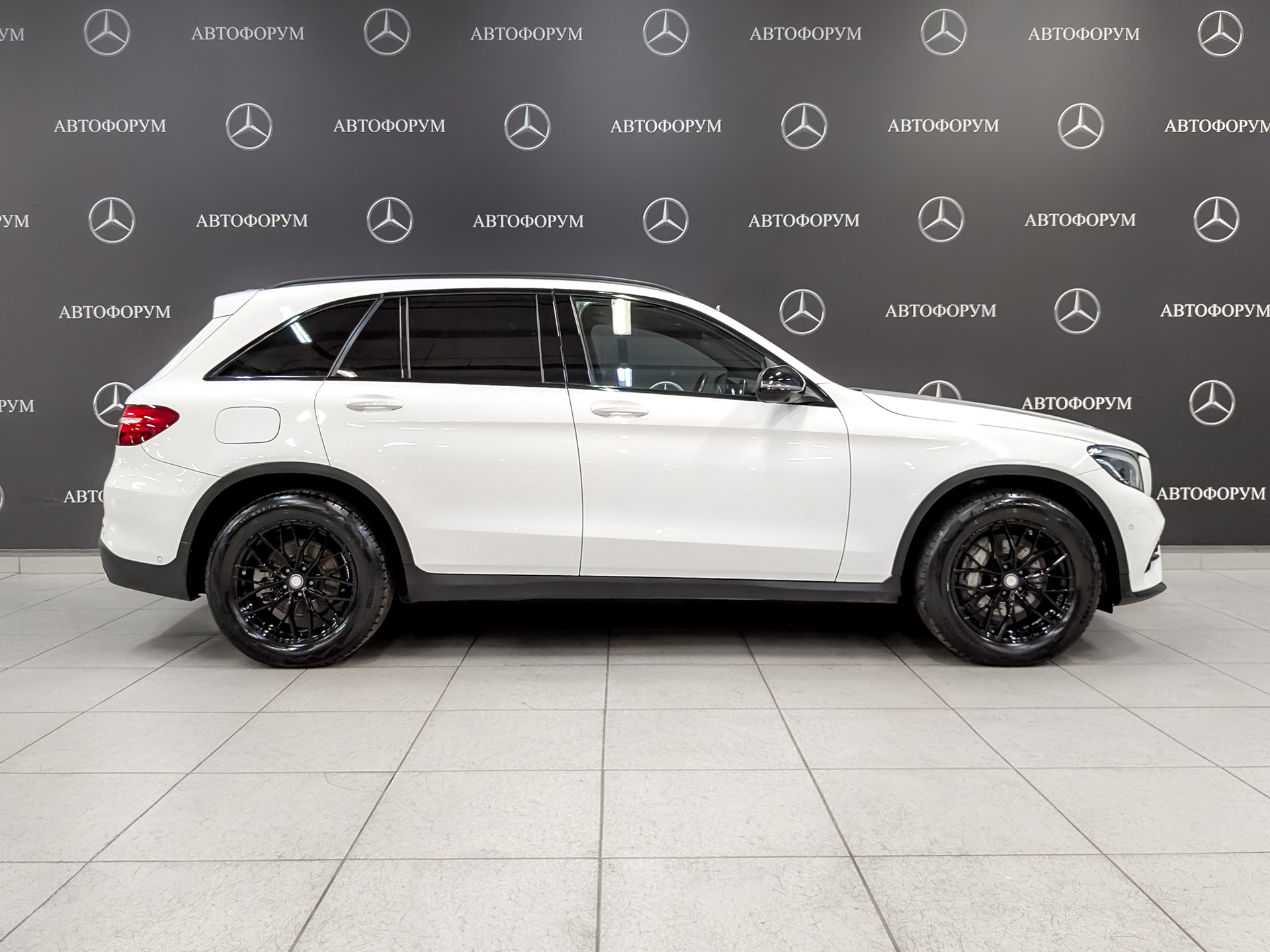MERCEDES-BENZ GLC 2.00 (211 л.с), автомат, 2017, пробег 85 440 км
