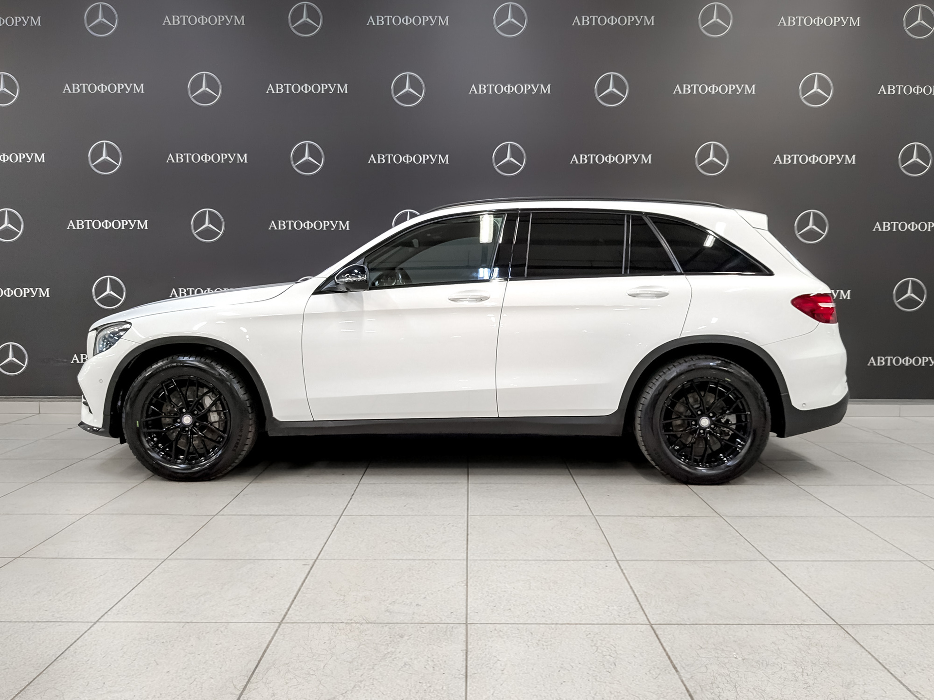 MERCEDES-BENZ GLC 2.00 (211 л.с), автомат, 2017, пробег 85 440 км