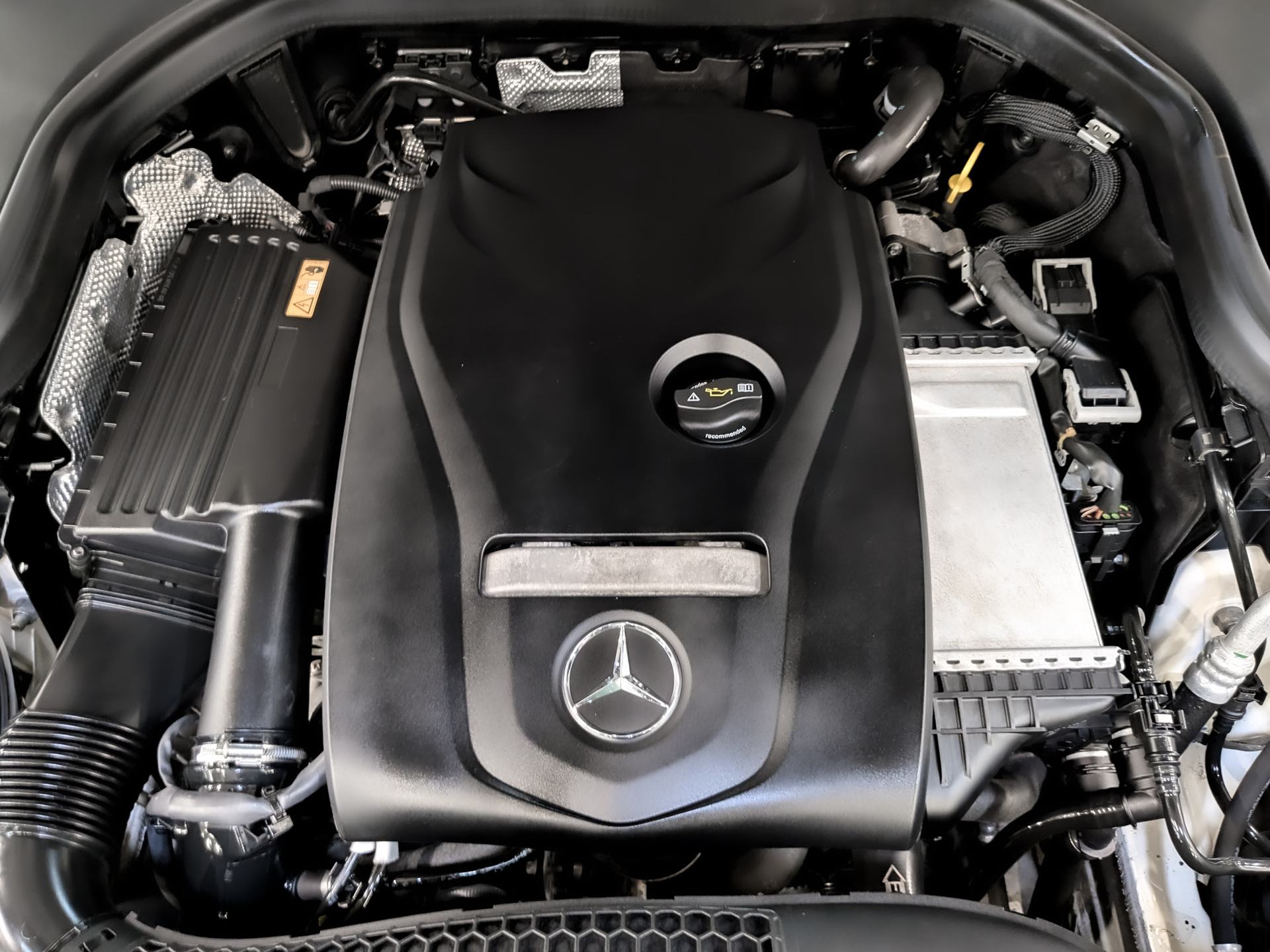 MERCEDES-BENZ GLC 2.00 (211 л.с), автомат, 2017, пробег 85 440 км