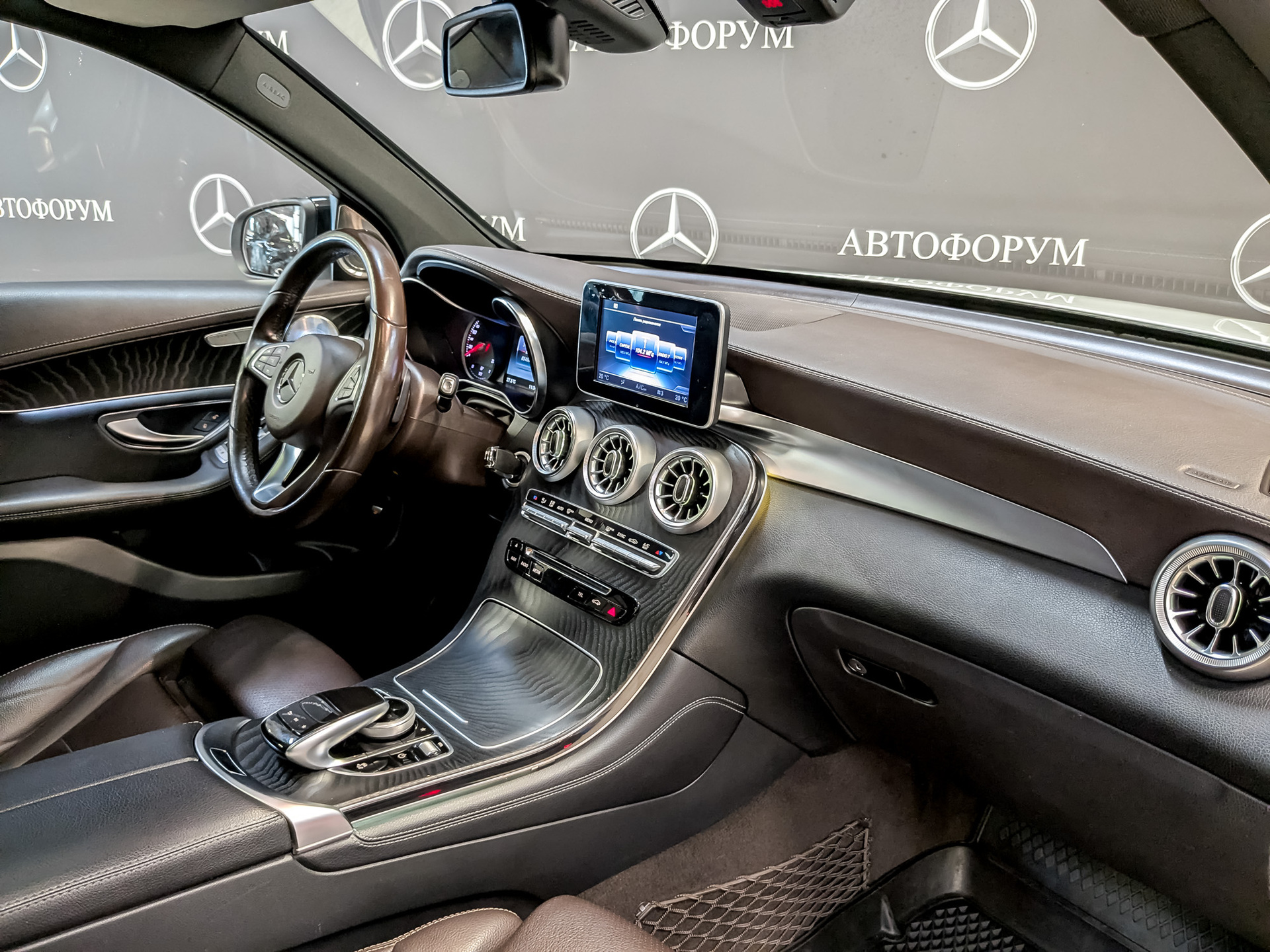 MERCEDES-BENZ GLC 2.00 (211 л.с), автомат, 2017, пробег 85 440 км