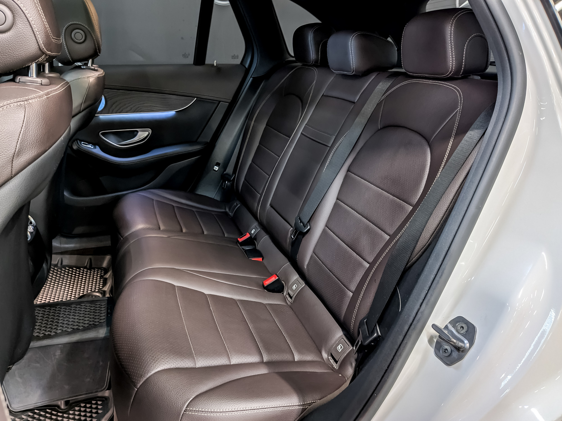 MERCEDES-BENZ GLC 2.00 (211 л.с), автомат, 2017, пробег 85 440 км